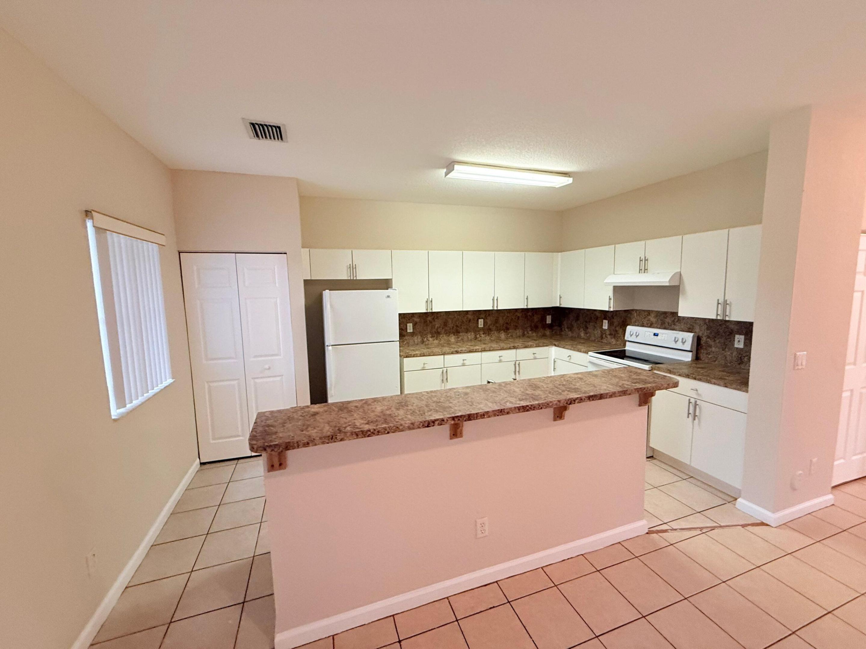905 N SANTA CATALINA #905, North Lauderdale FL 33068