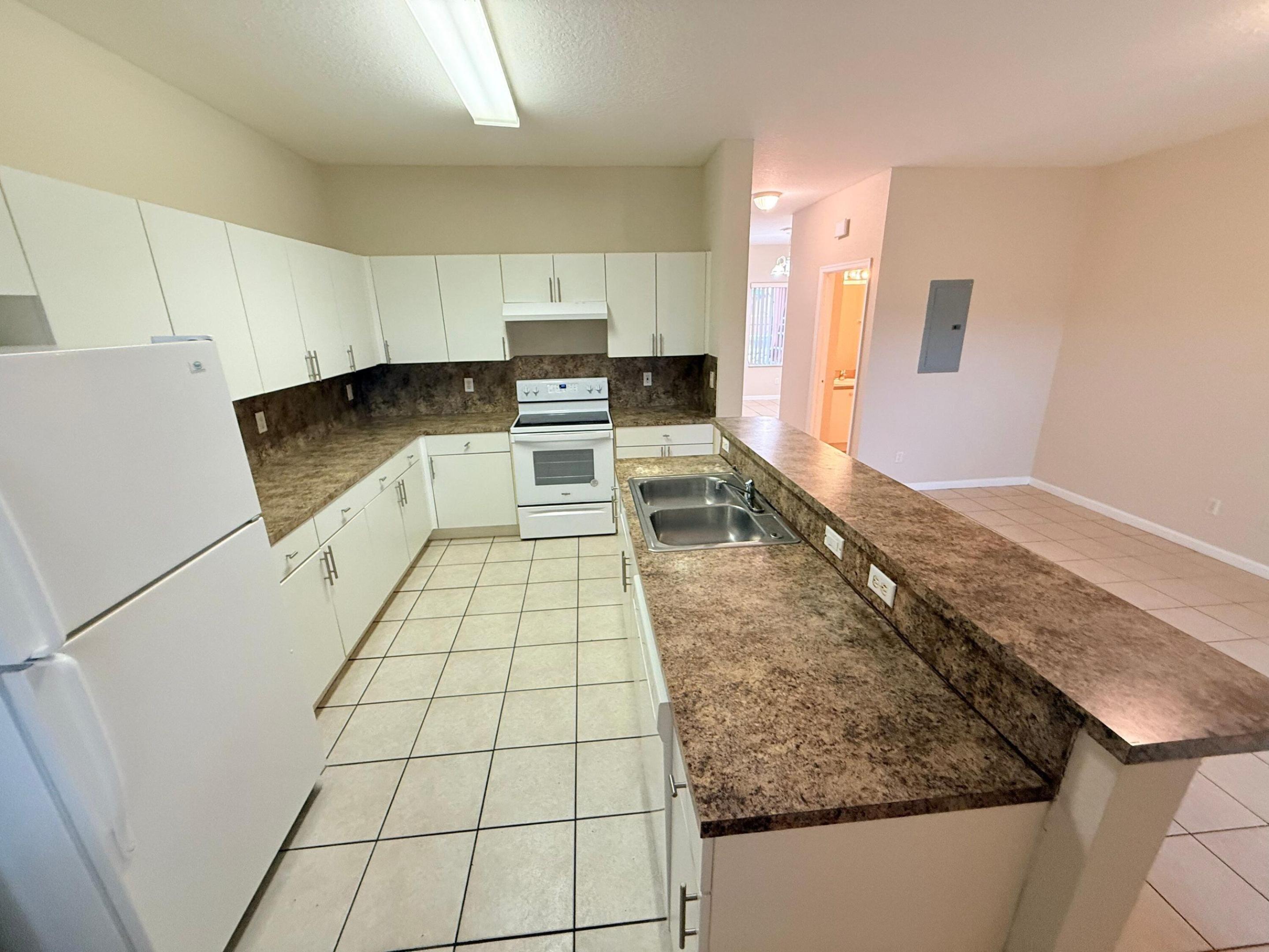 905 N SANTA CATALINA #905, North Lauderdale FL 33068