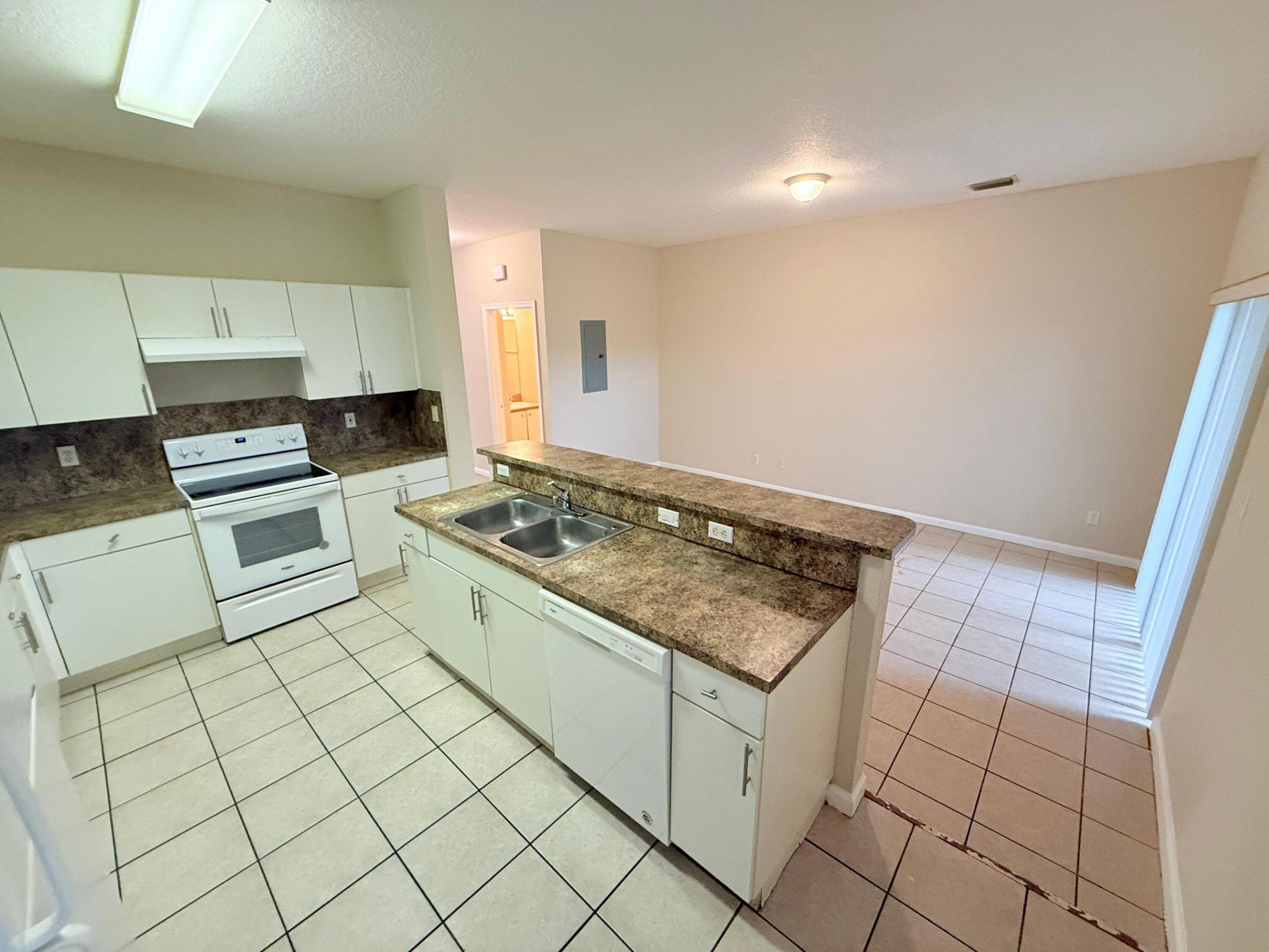 905 N SANTA CATALINA #905, North Lauderdale FL 33068