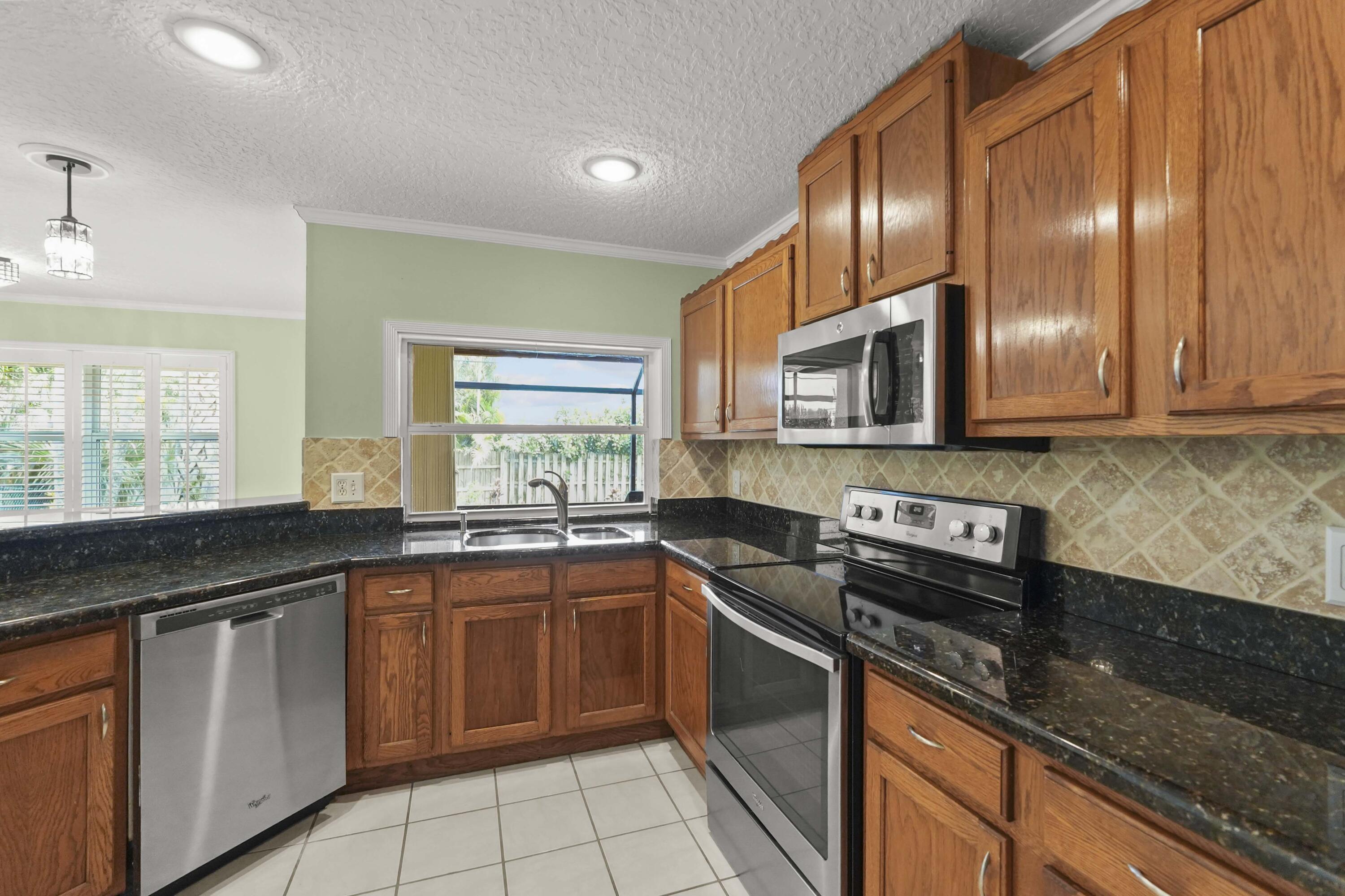 9746 SE Landing, Tequesta FL 33469