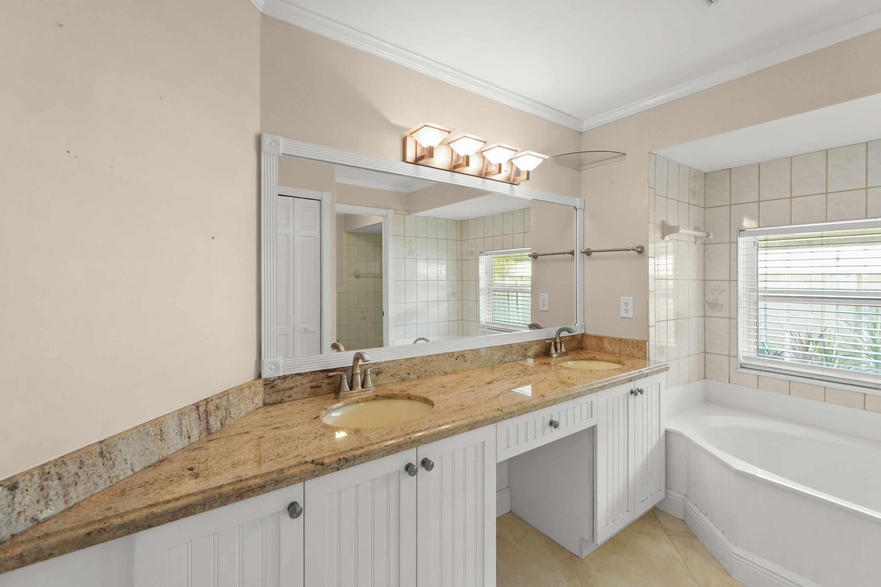 9746 SE Landing, Tequesta FL 33469