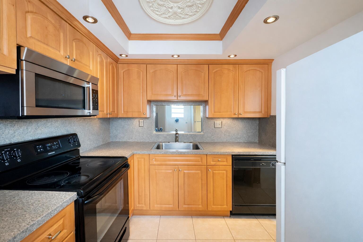 5041 W OAKLAND PARK #111, Lauderdale Lakes FL 33313