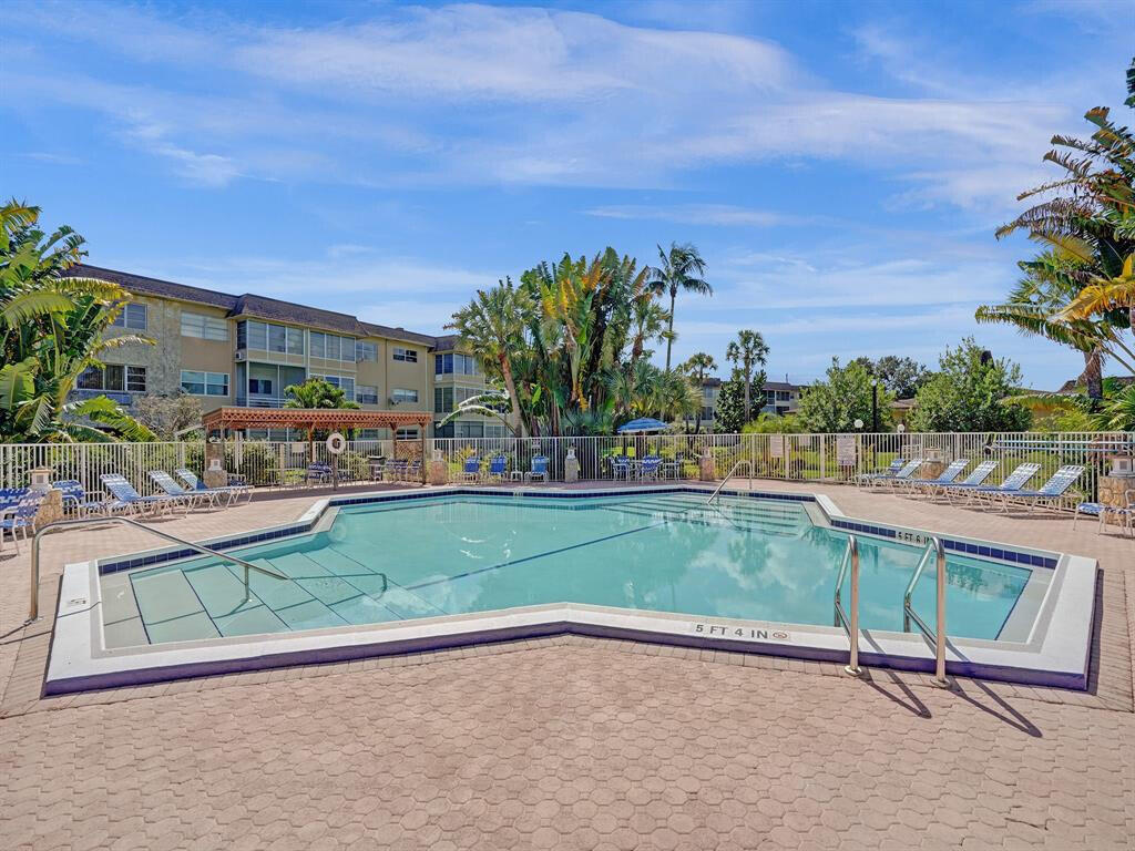 5041 W OAKLAND PARK #111, Lauderdale Lakes FL 33313