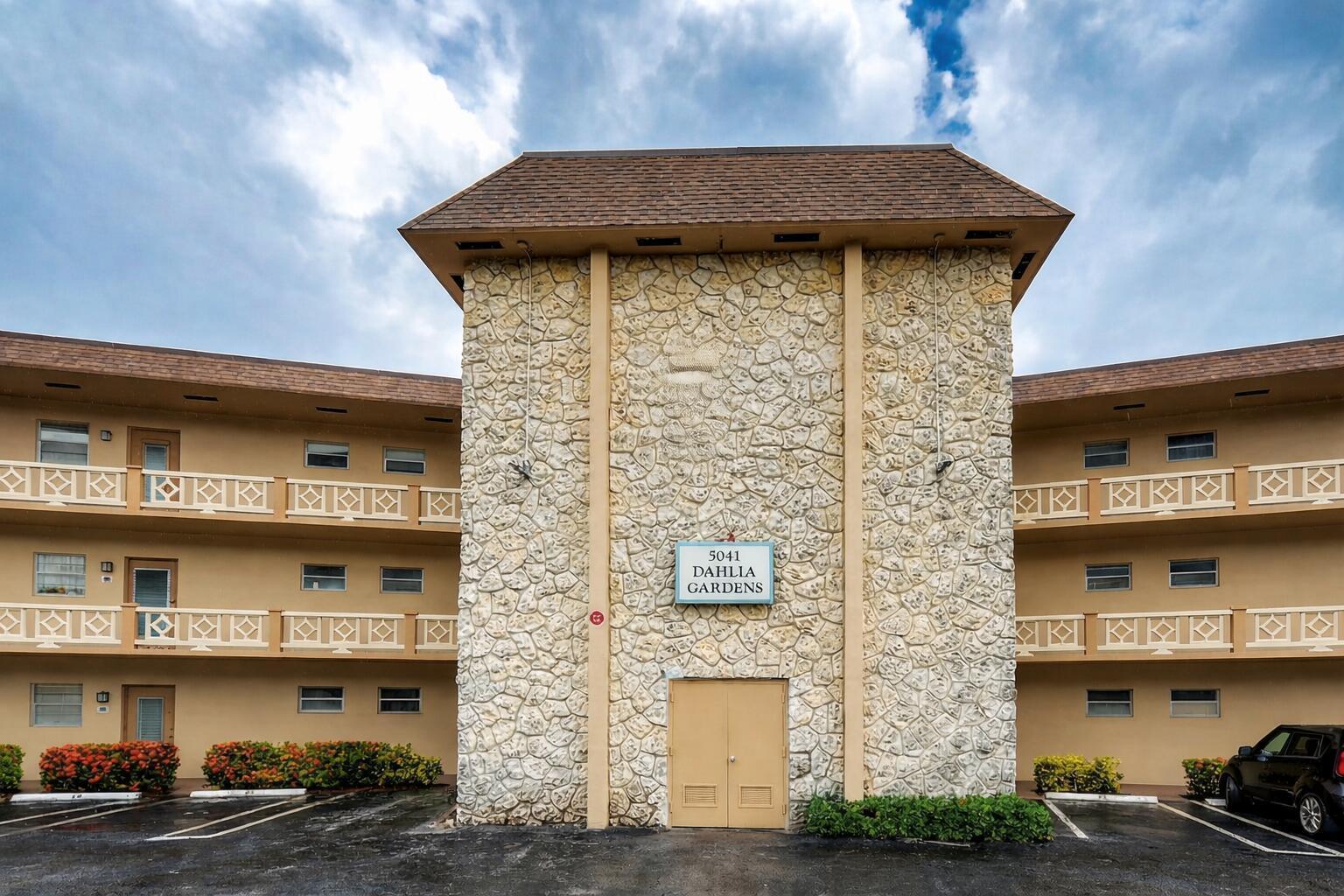 5041 W OAKLAND PARK #111, Lauderdale Lakes FL 33313