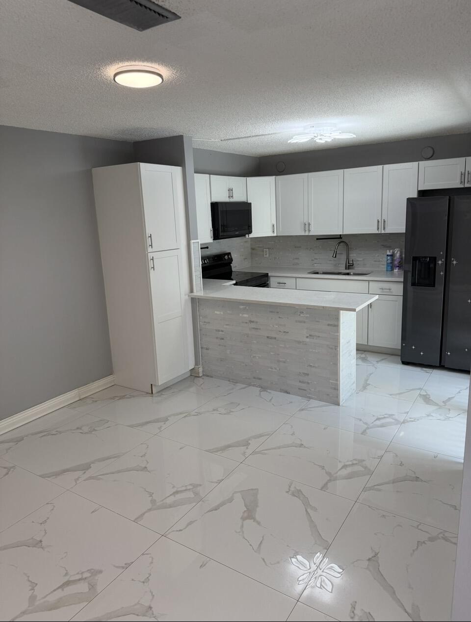 232 WOODLAND, Palm Springs FL 33461