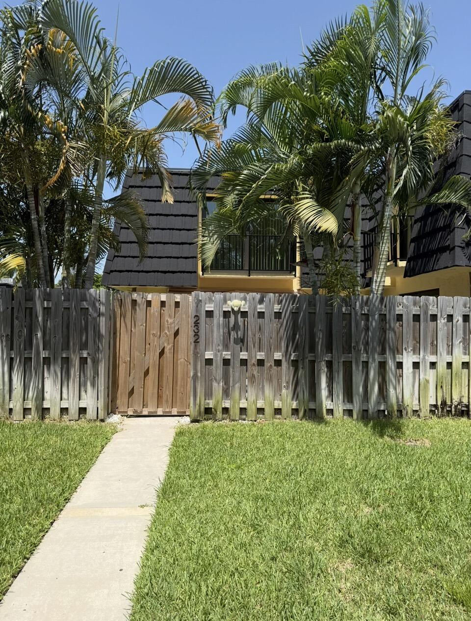 232 WOODLAND, Palm Springs FL 33461