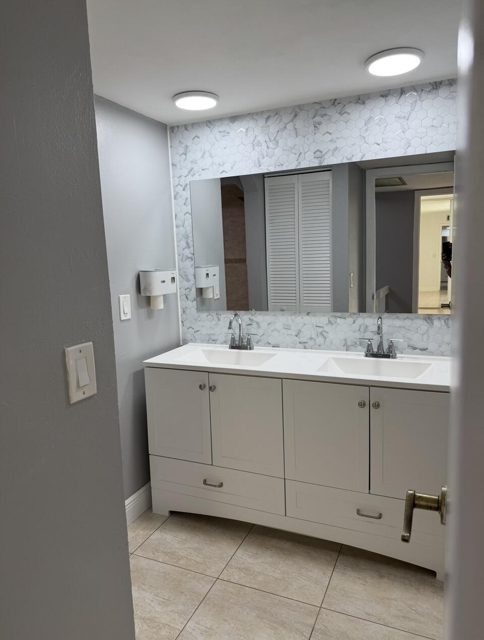 232 WOODLAND, Palm Springs FL 33461