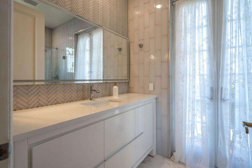 2530 NE 31ST, Lighthouse Point FL 33064