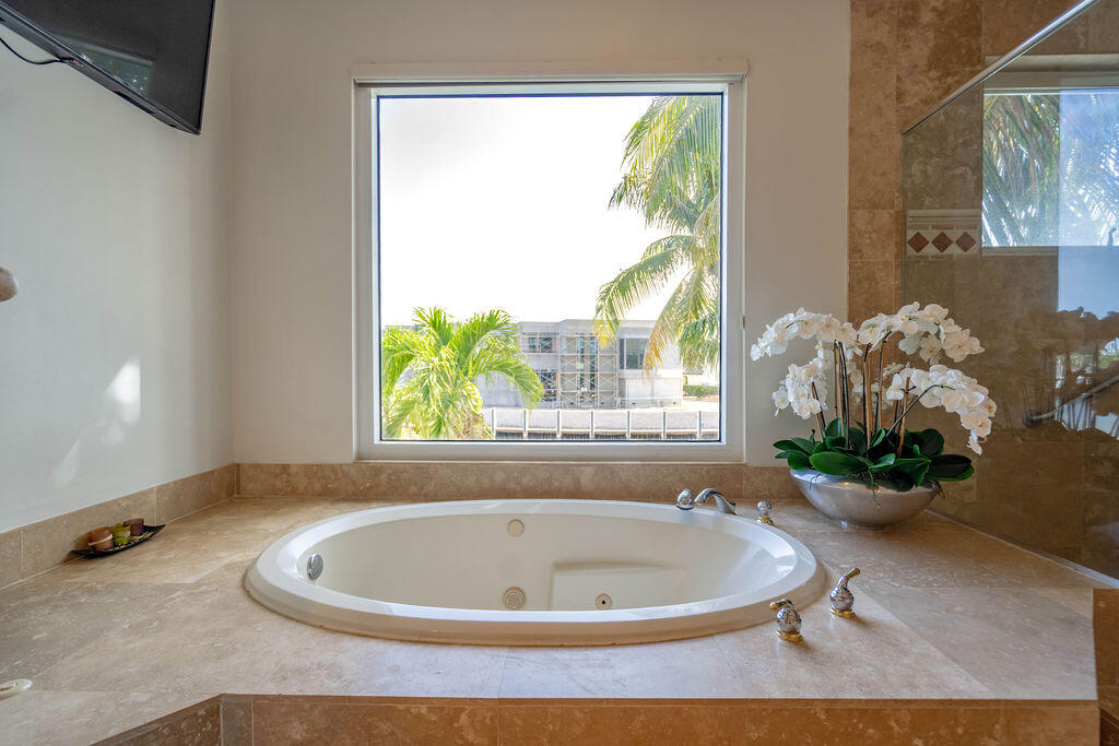 2530 NE 31ST, Lighthouse Point FL 33064