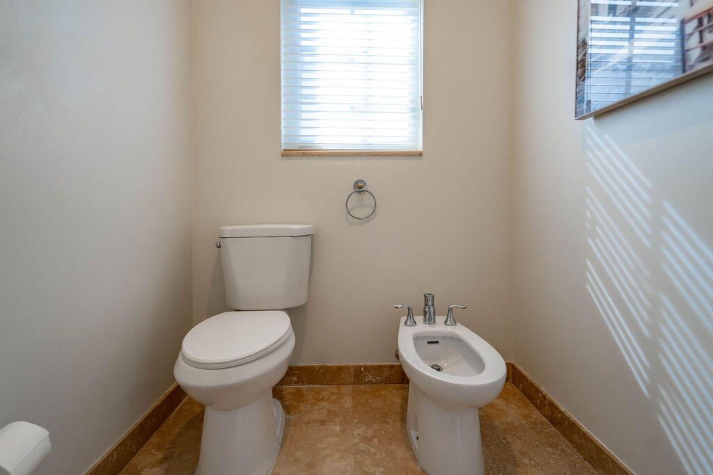 2530 NE 31ST, Lighthouse Point FL 33064