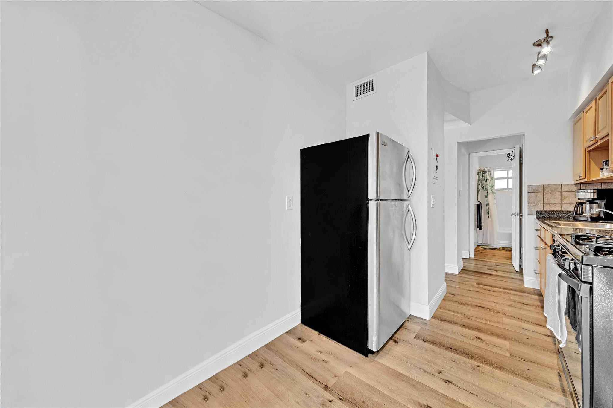 805 NE 17th #4, Fort Lauderdale FL 33304