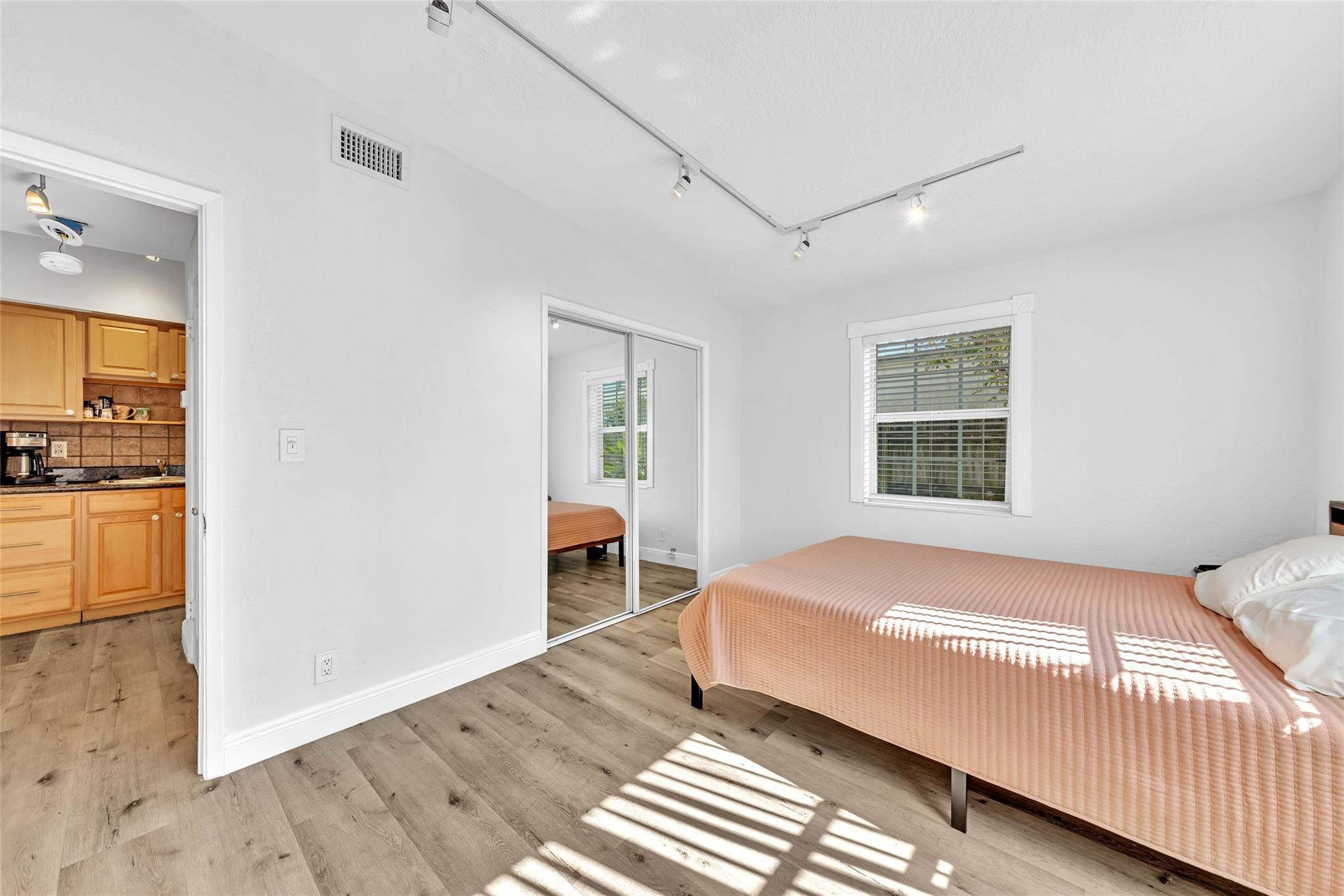 805 NE 17th #4, Fort Lauderdale FL 33304