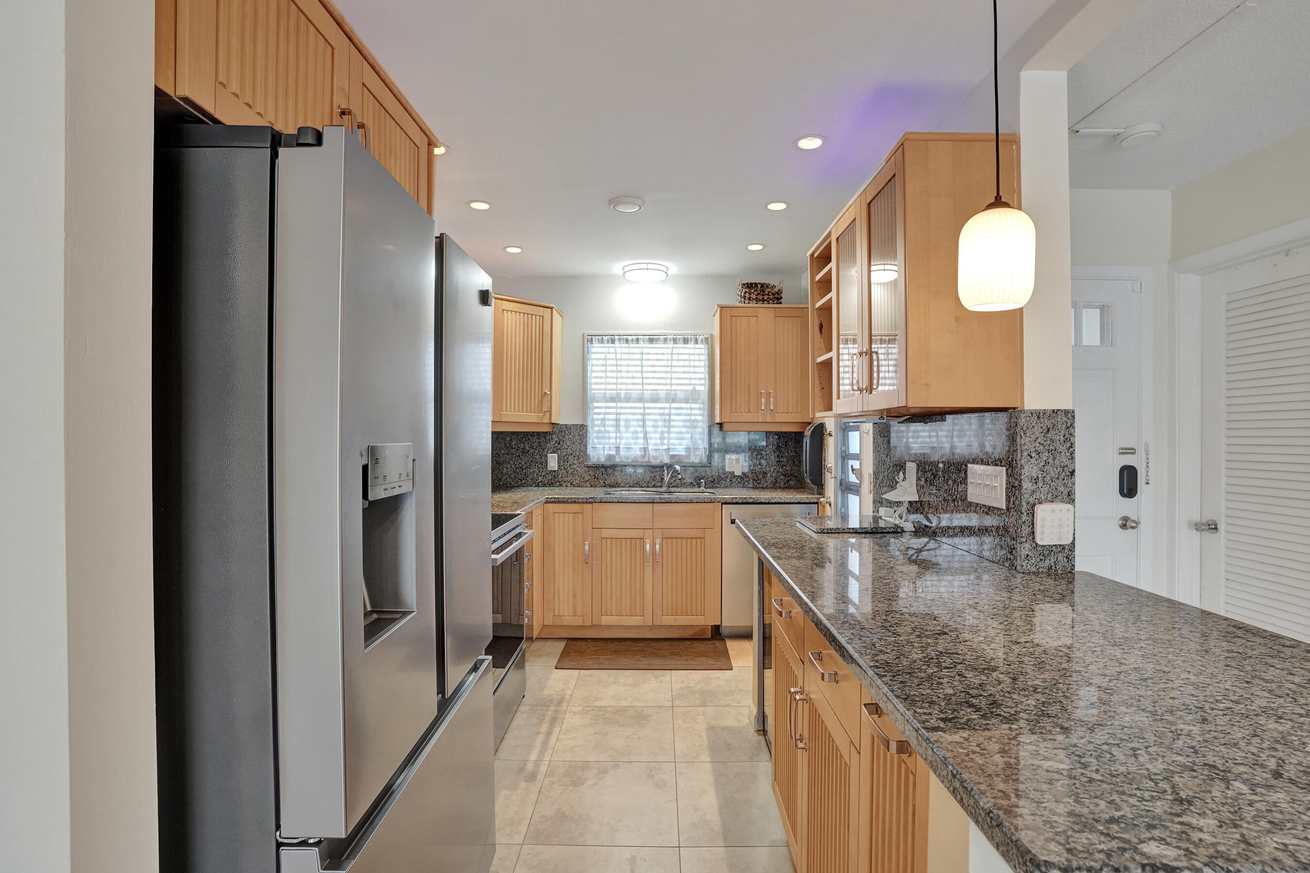 2400 NE 36th #10, Lighthouse Point FL 33064