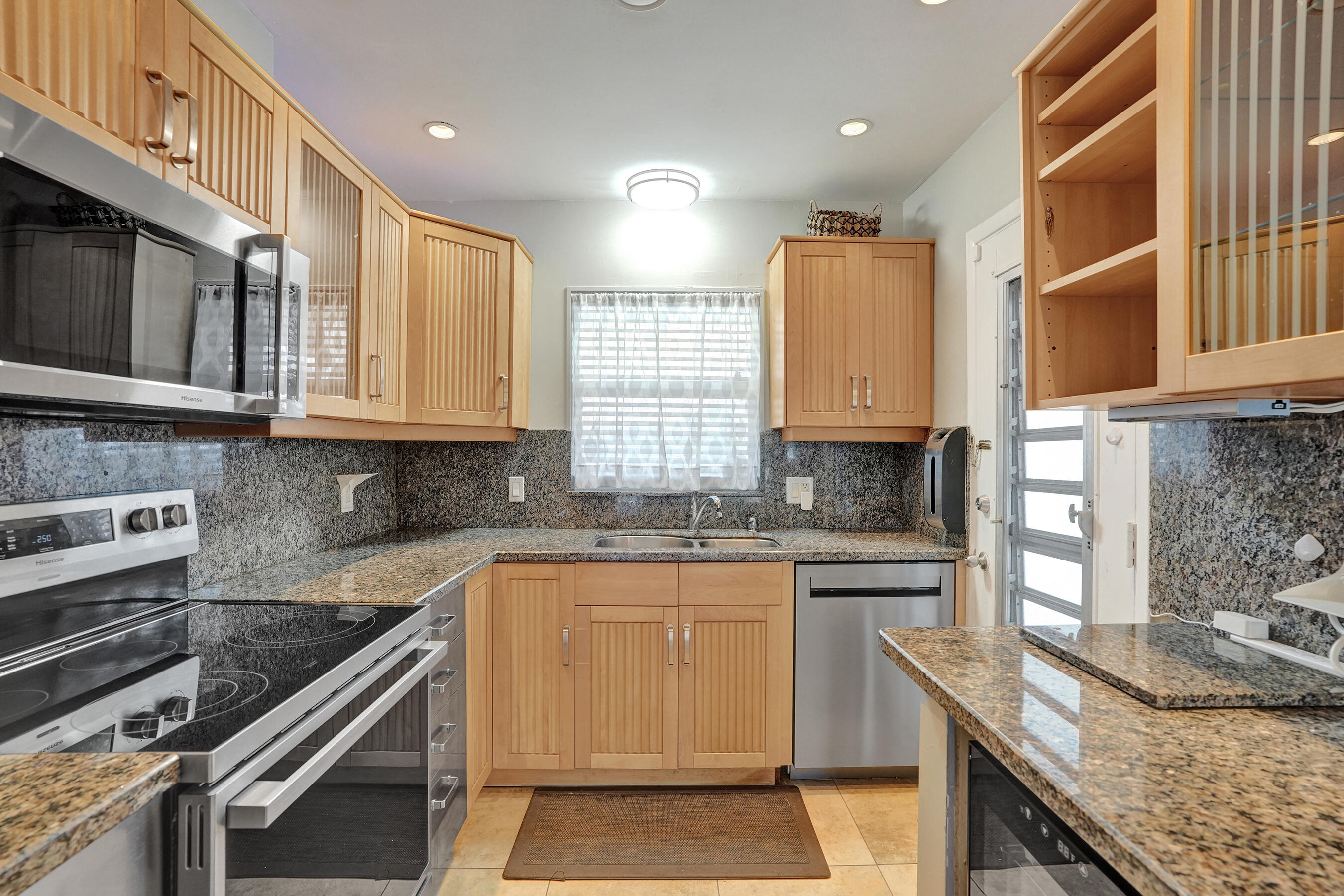 2400 NE 36th #10, Lighthouse Point FL 33064