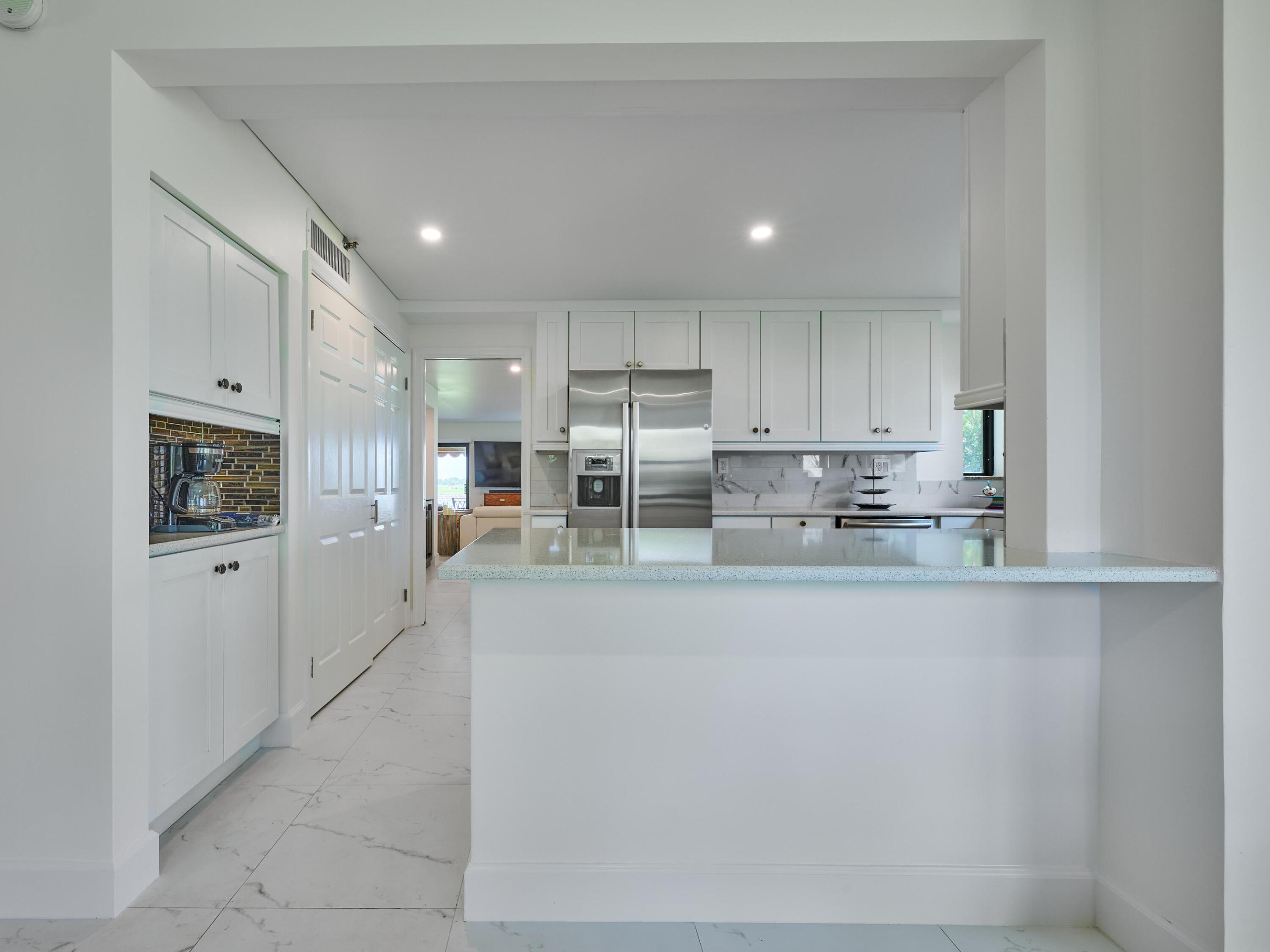 374 Golfview #106, North Palm Beach FL 33408