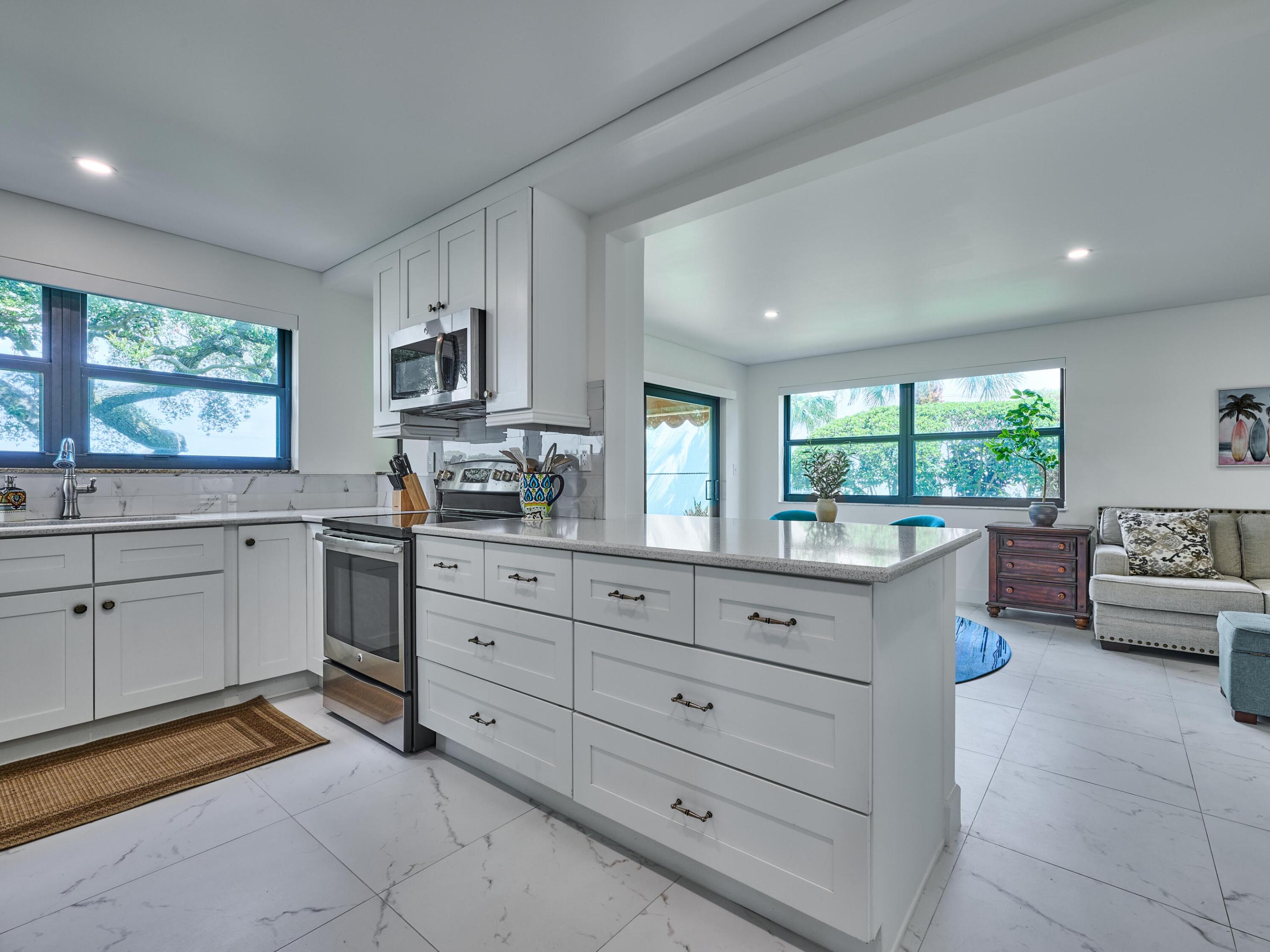 374 Golfview #106, North Palm Beach FL 33408