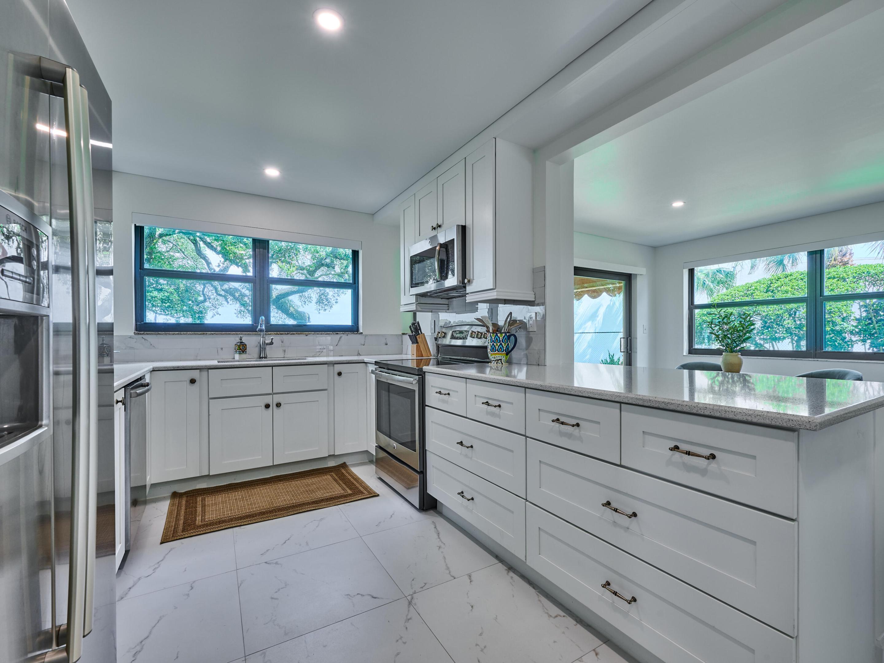 374 Golfview #106, North Palm Beach FL 33408