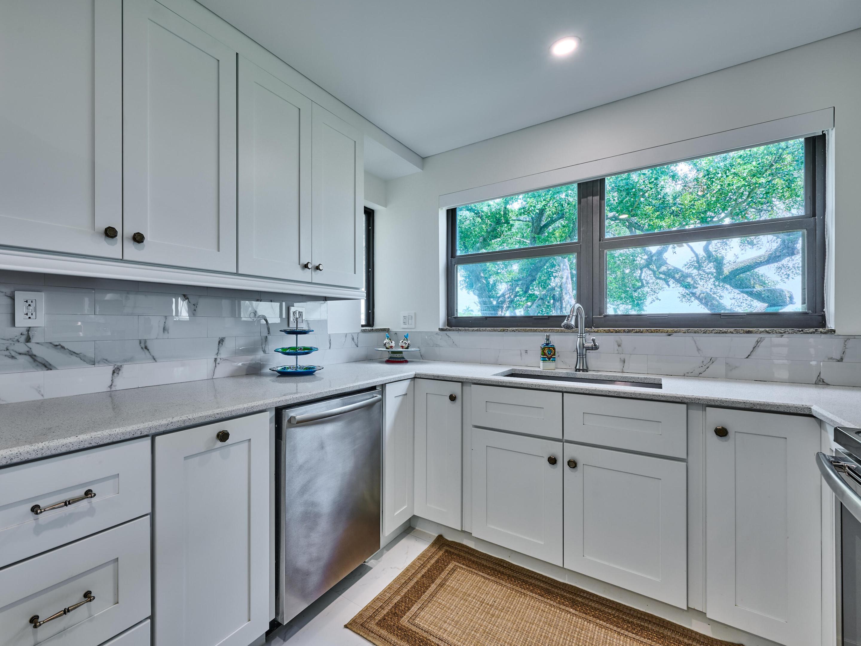 374 Golfview #106, North Palm Beach FL 33408