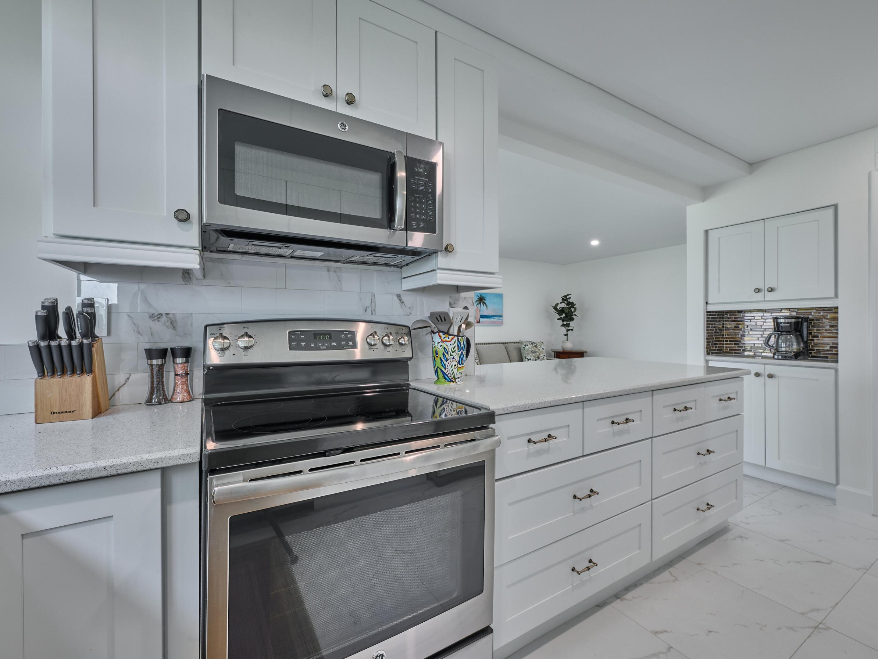 374 Golfview #106, North Palm Beach FL 33408