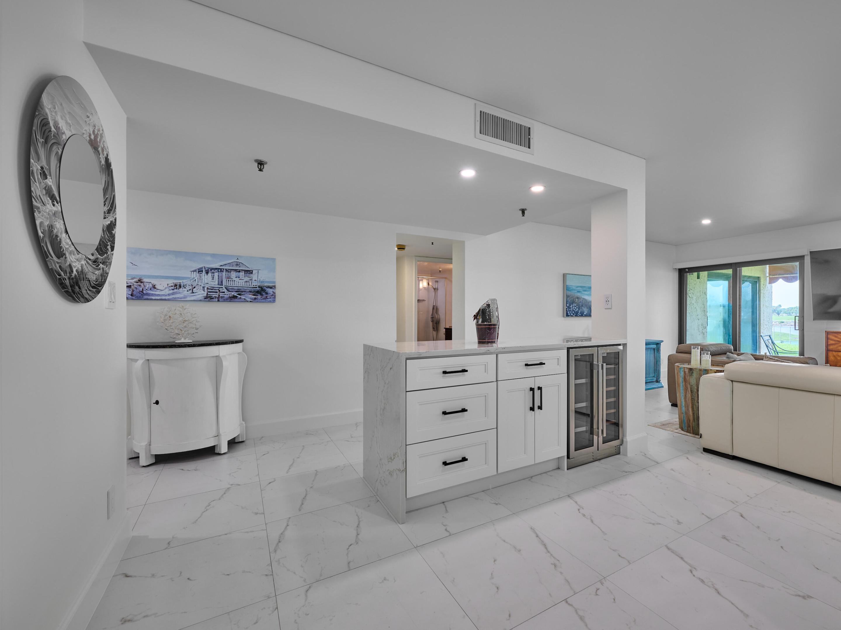374 Golfview #106, North Palm Beach FL 33408