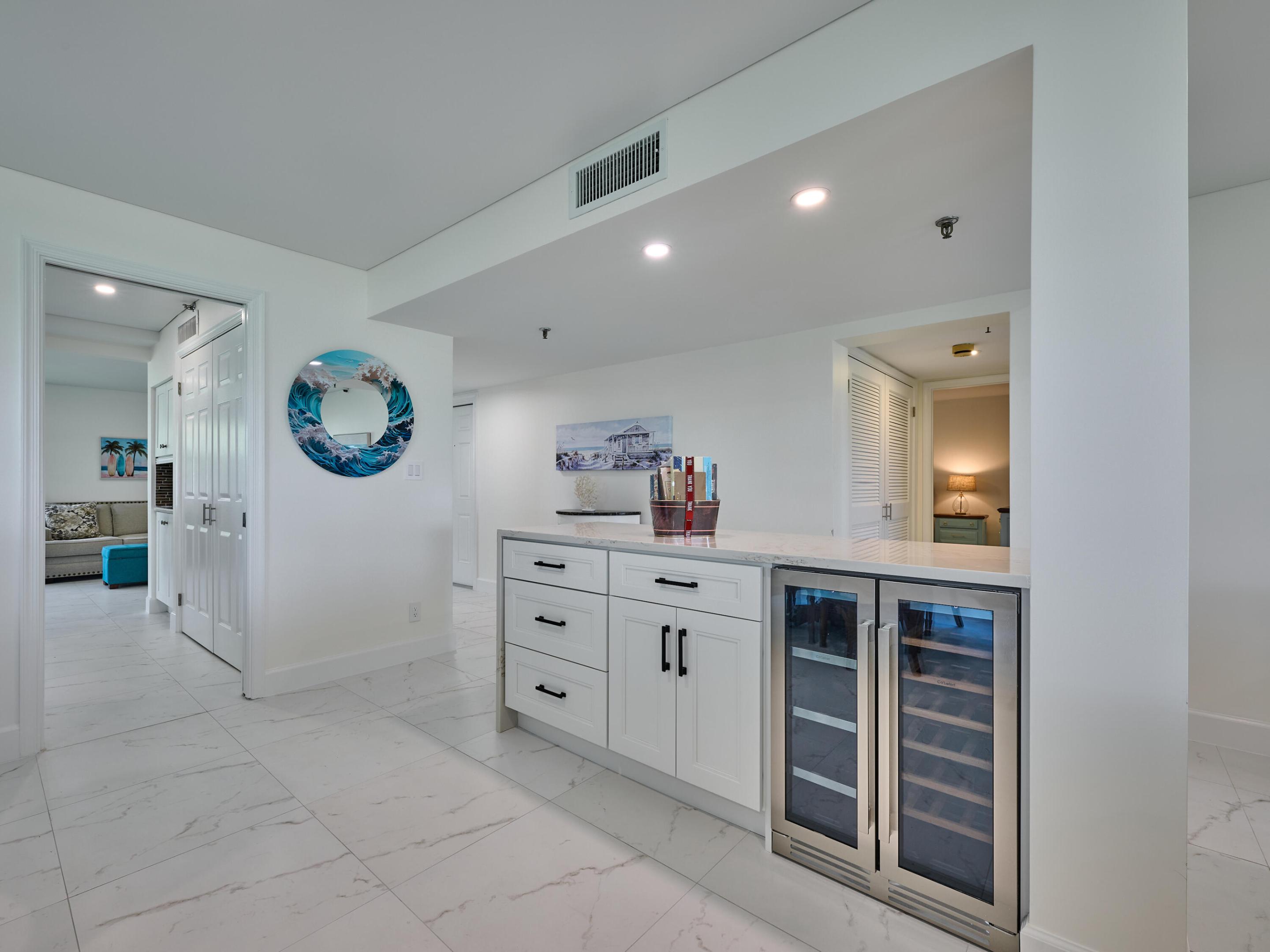 374 Golfview #106, North Palm Beach FL 33408
