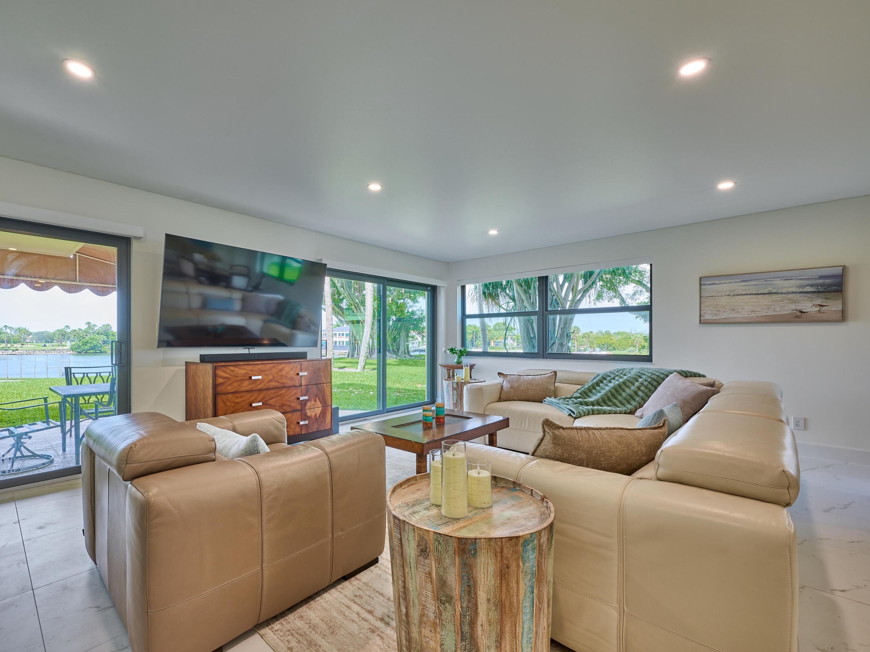 374 Golfview #106, North Palm Beach FL 33408