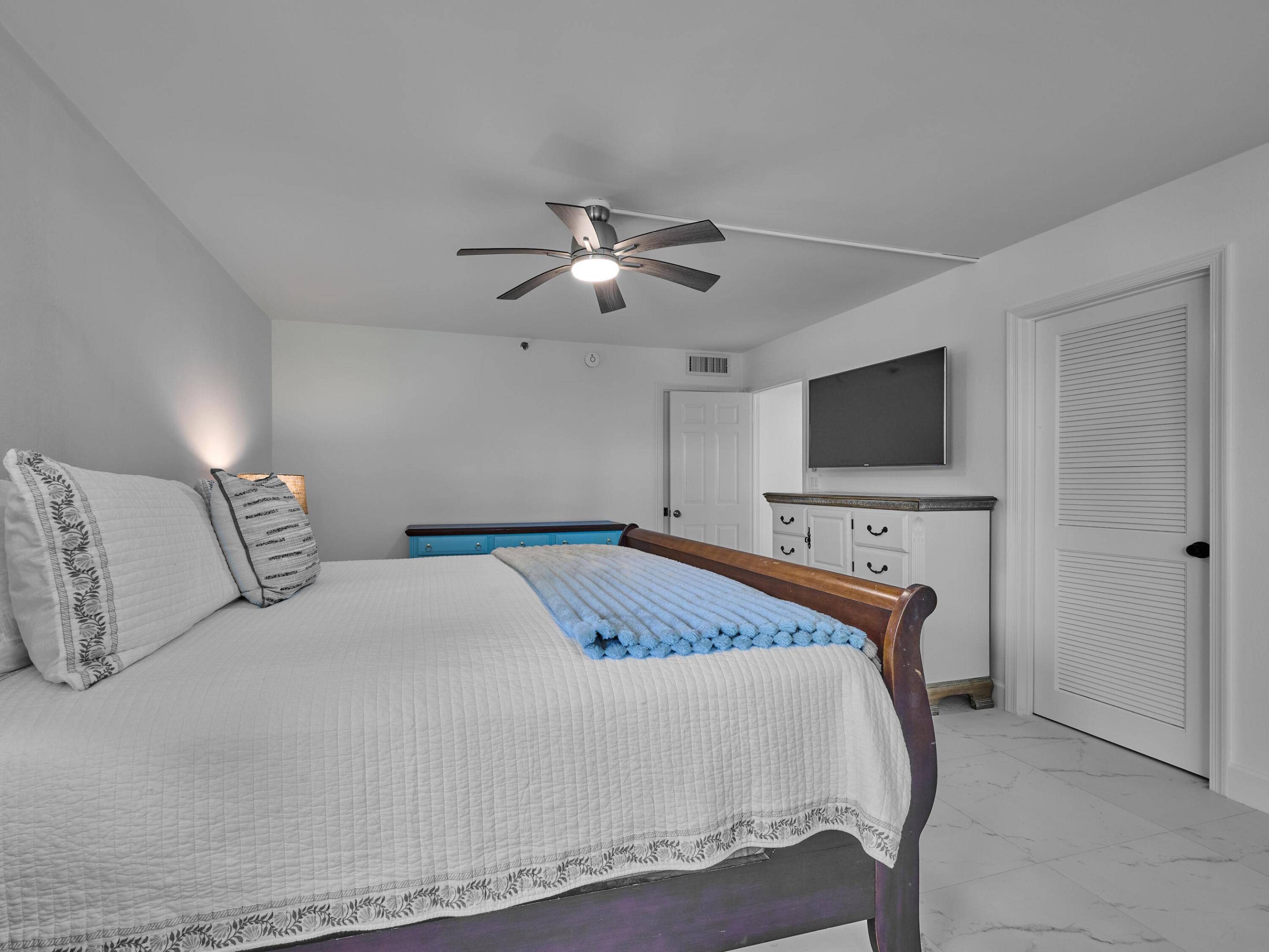 374 Golfview #106, North Palm Beach FL 33408
