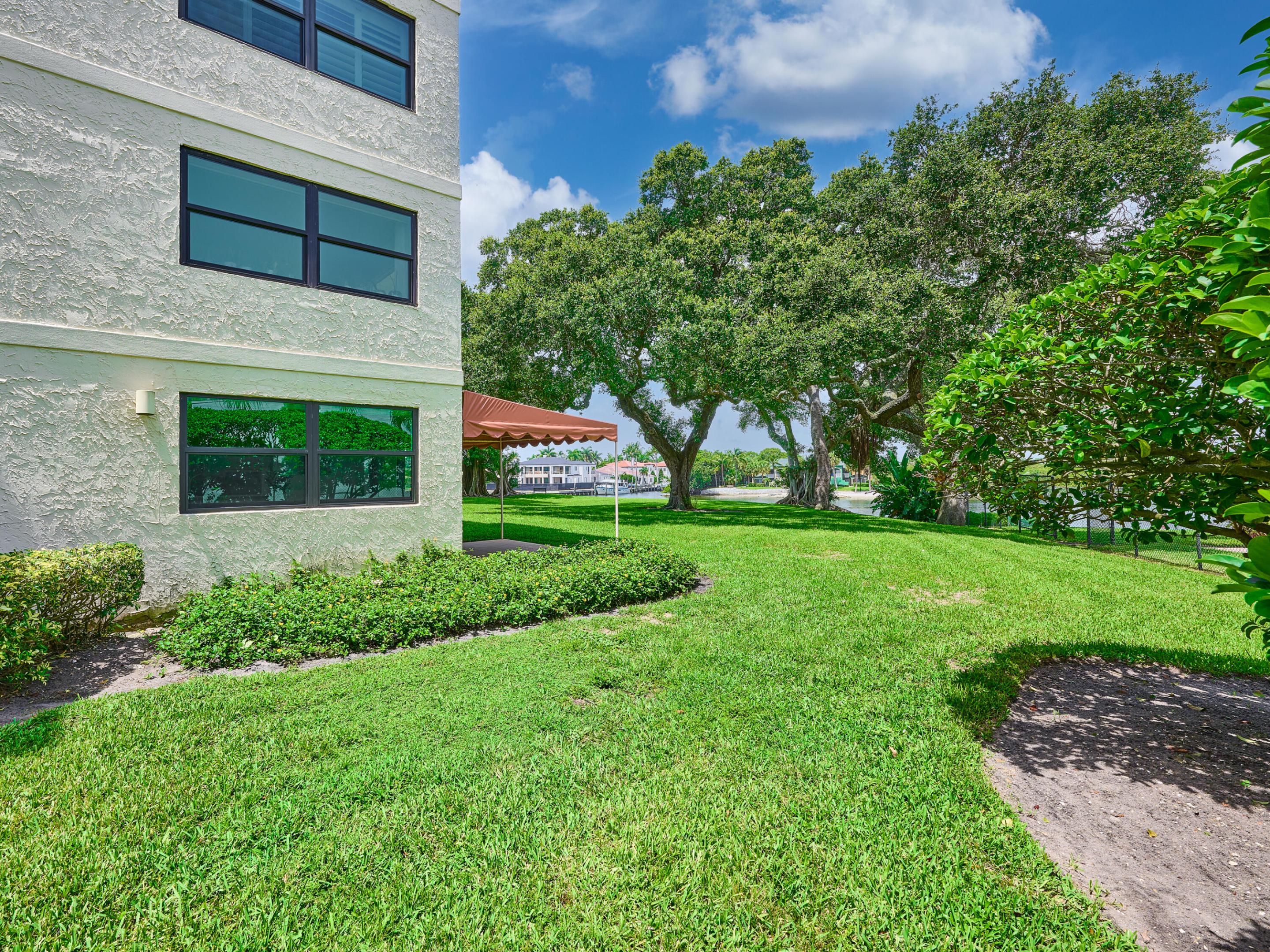 374 Golfview #106, North Palm Beach FL 33408