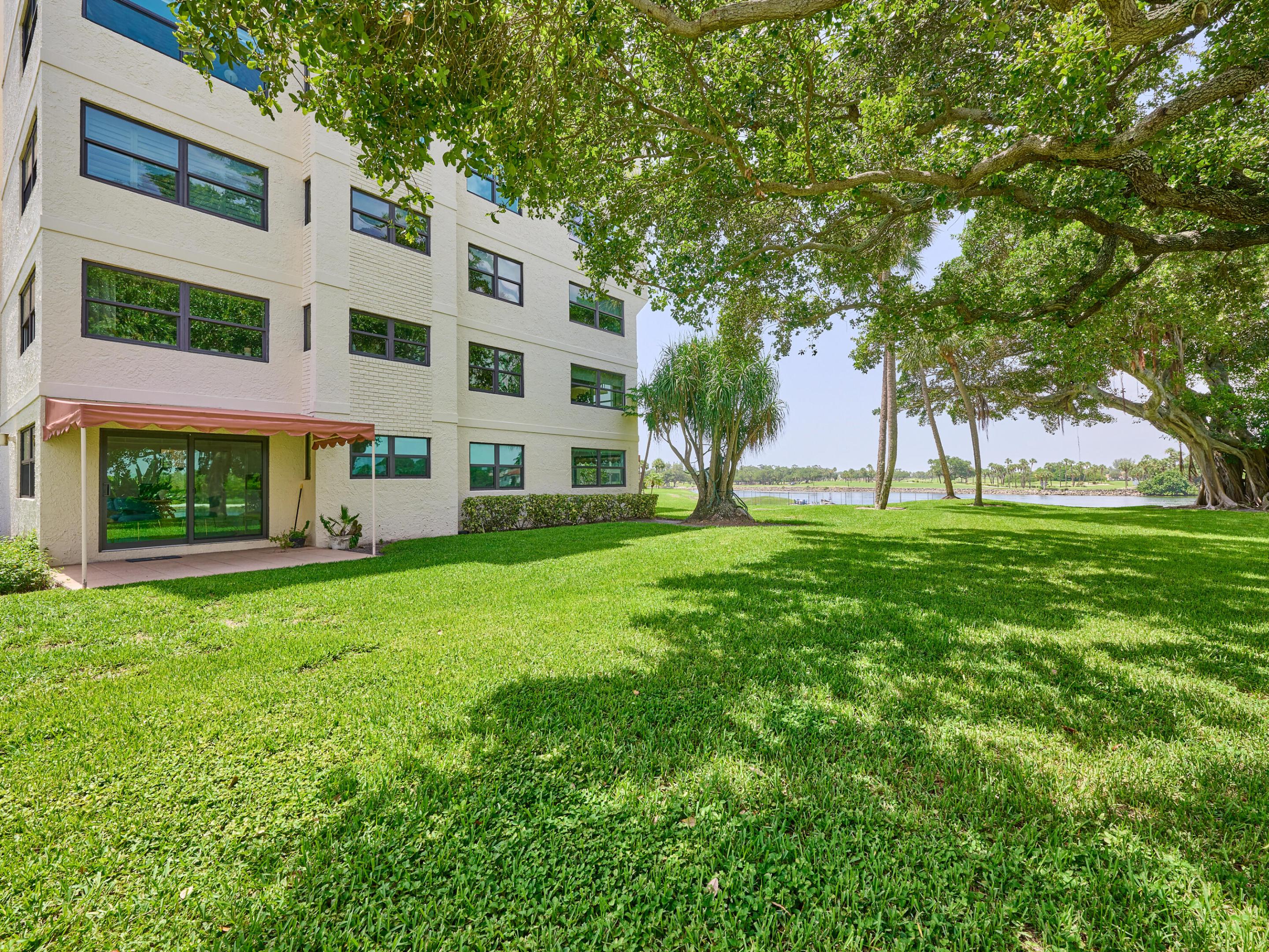 374 Golfview #106, North Palm Beach FL 33408