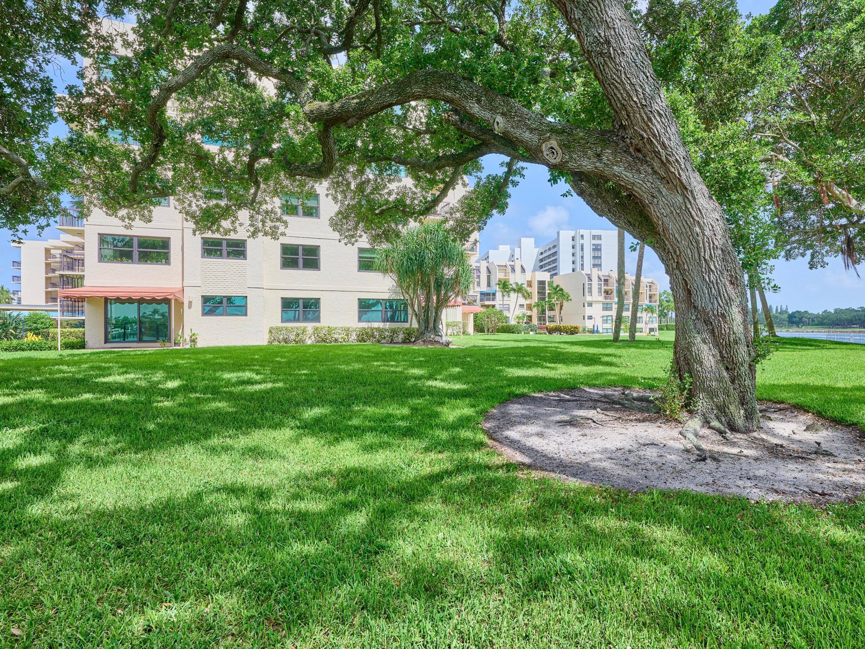 374 Golfview #106, North Palm Beach FL 33408