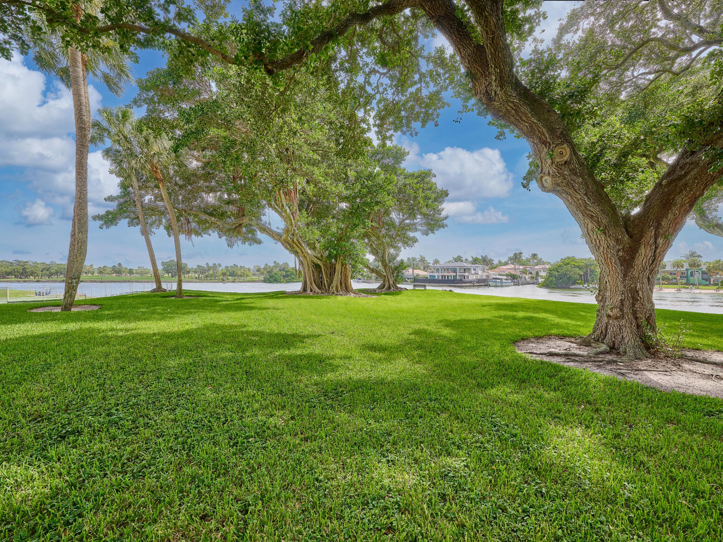 374 Golfview #106, North Palm Beach FL 33408