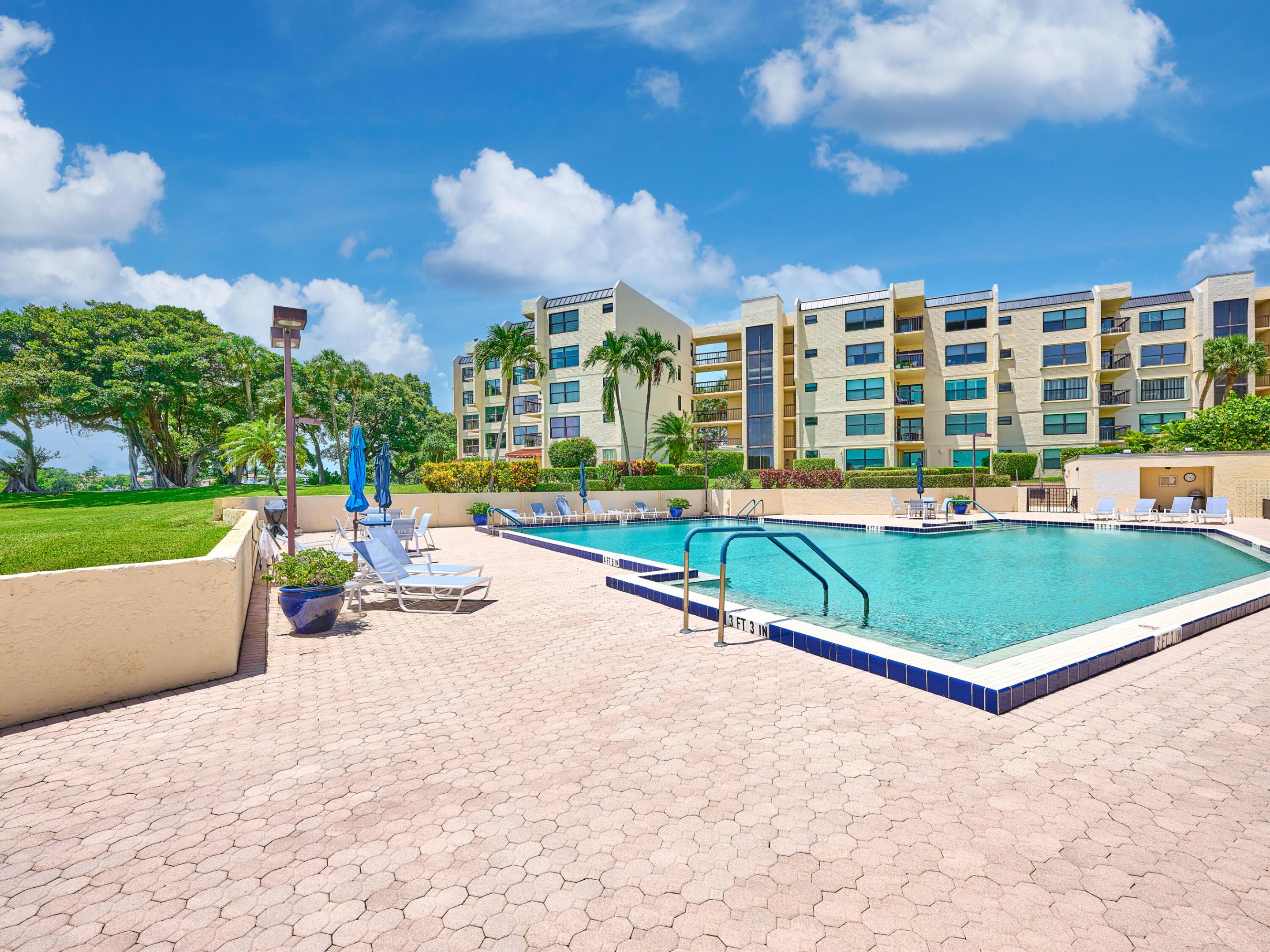 374 Golfview #106, North Palm Beach FL 33408