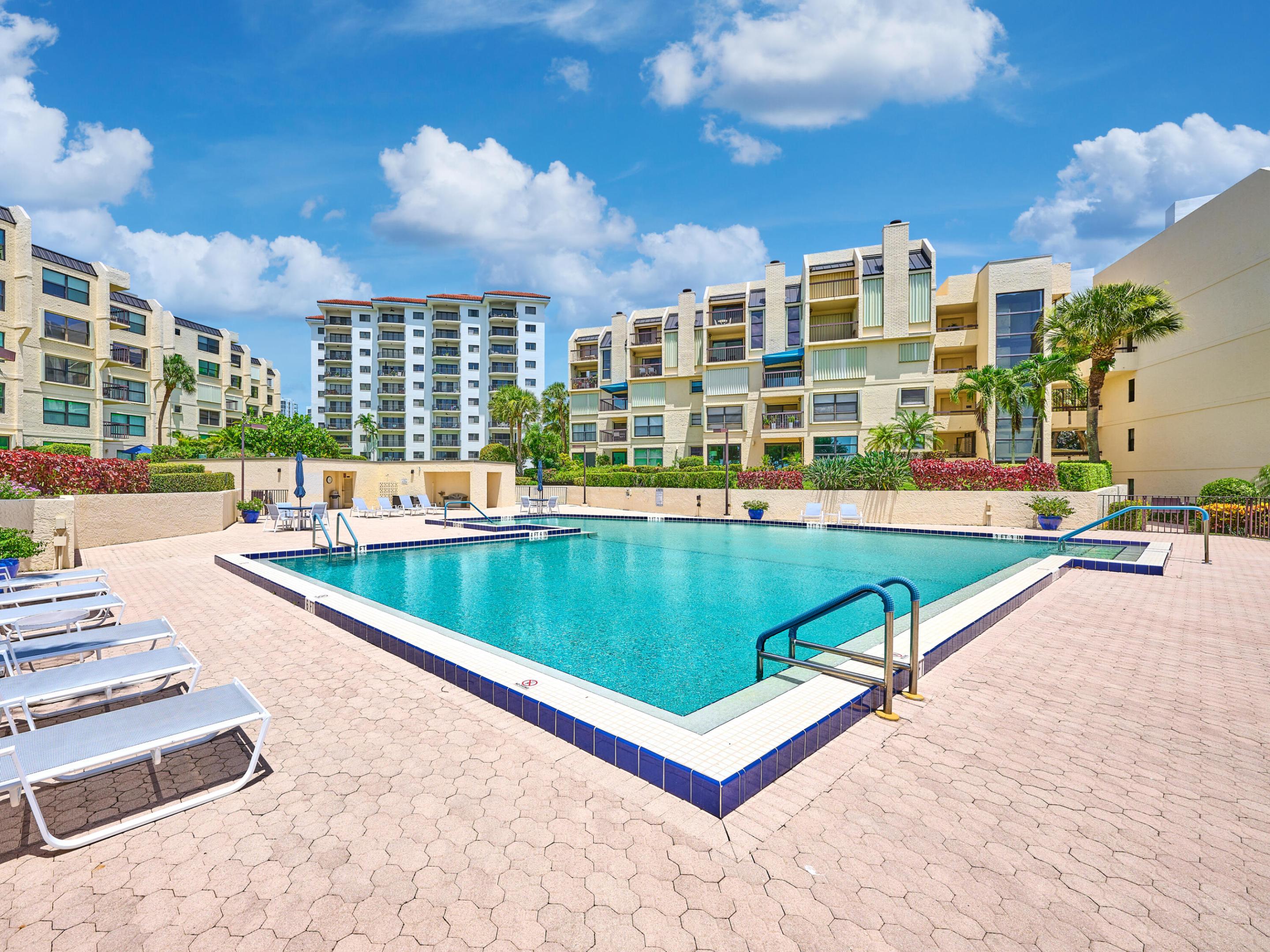 374 Golfview #106, North Palm Beach FL 33408