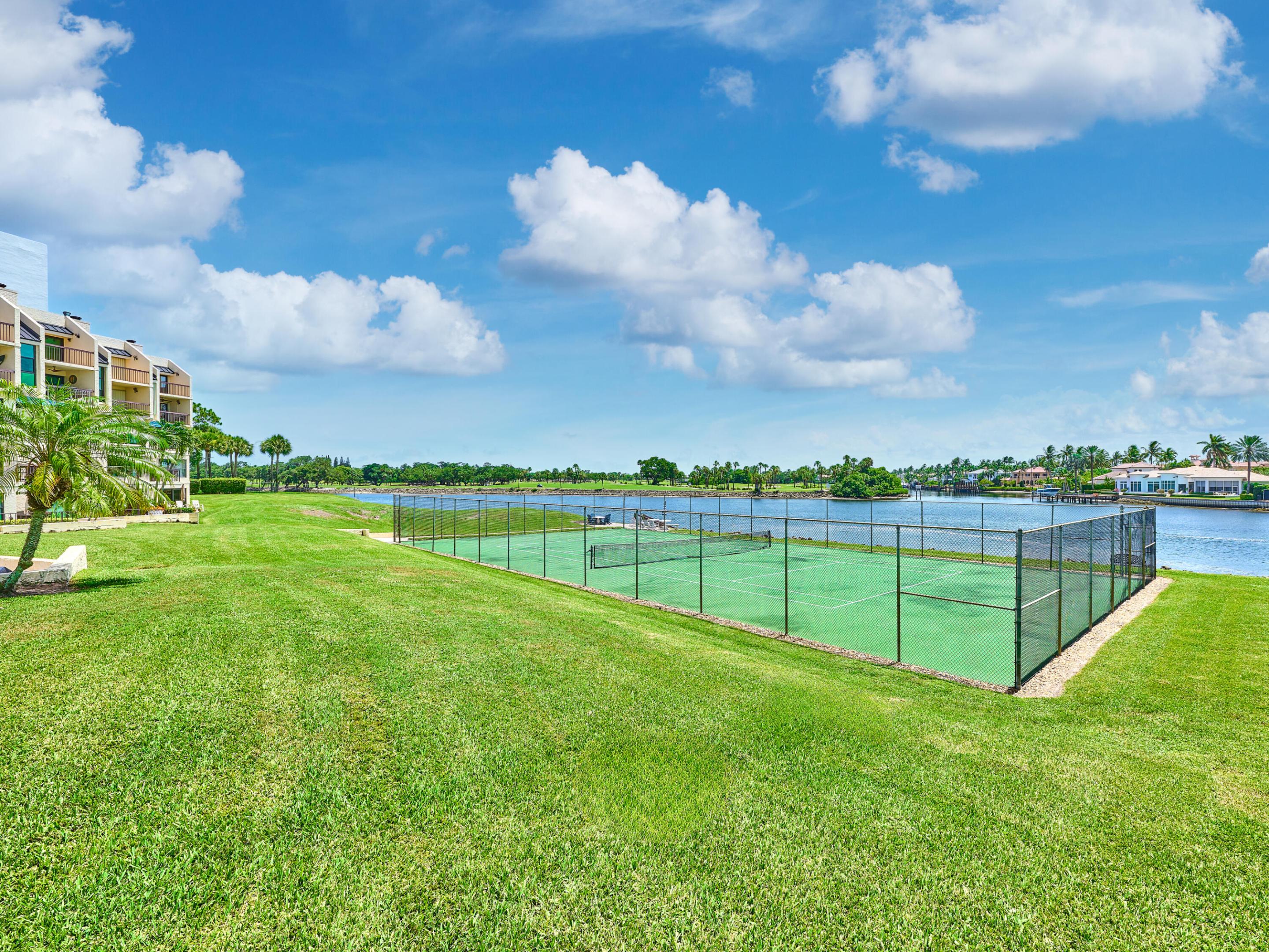 374 Golfview #106, North Palm Beach FL 33408