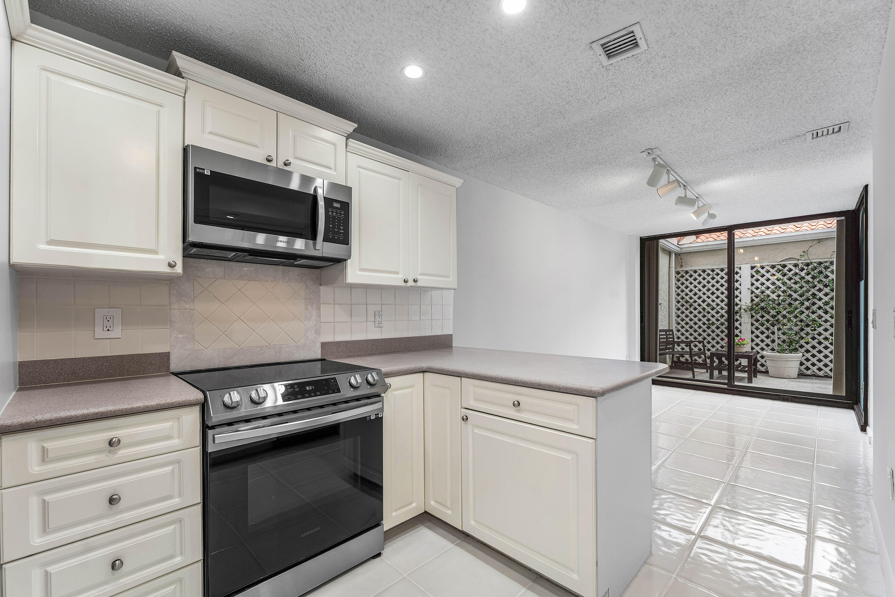 3908 S OCEAN #T-1, Highland Beach FL 33487