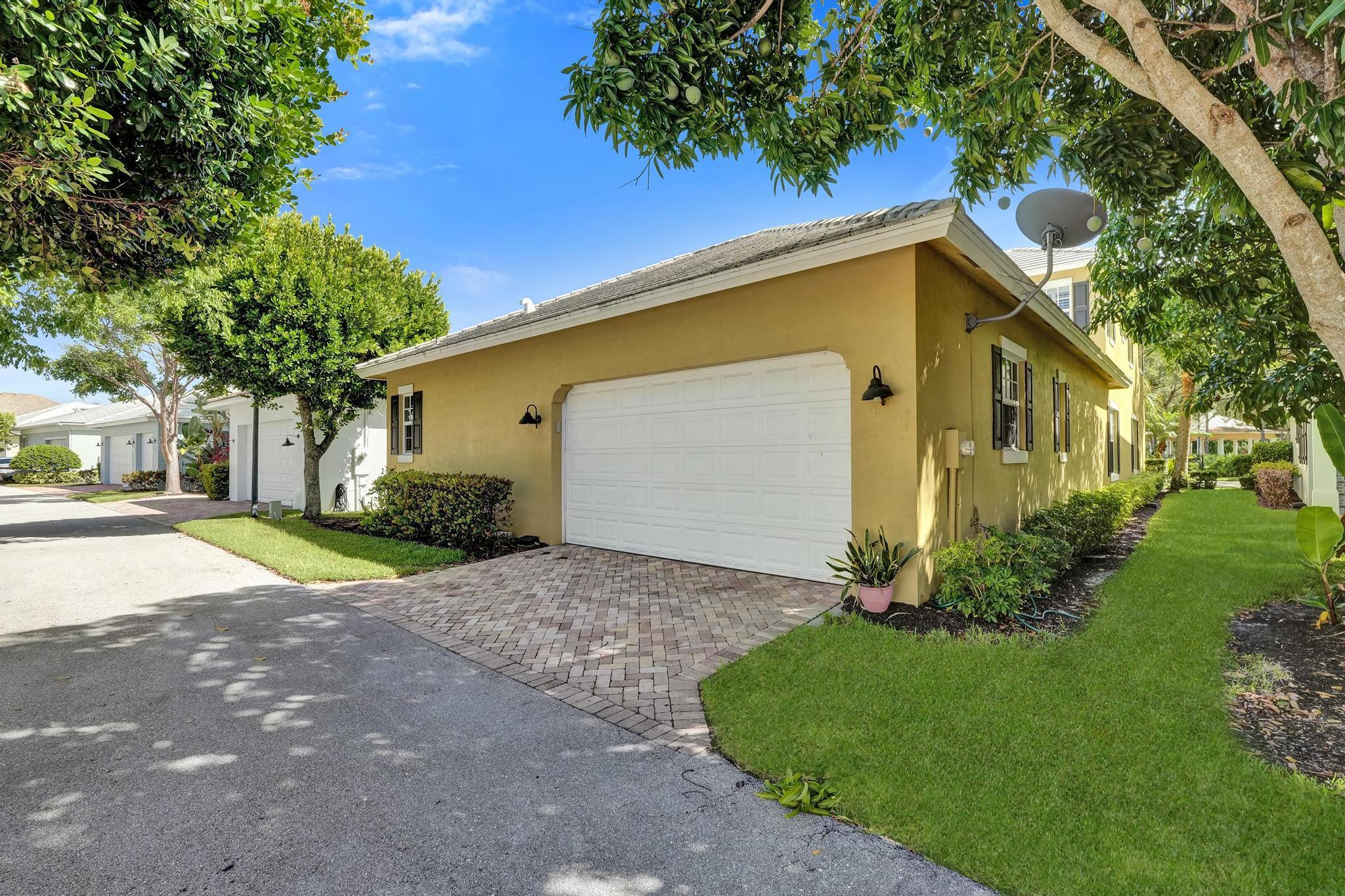 111 LEATHER LEAF, Jupiter FL 33458