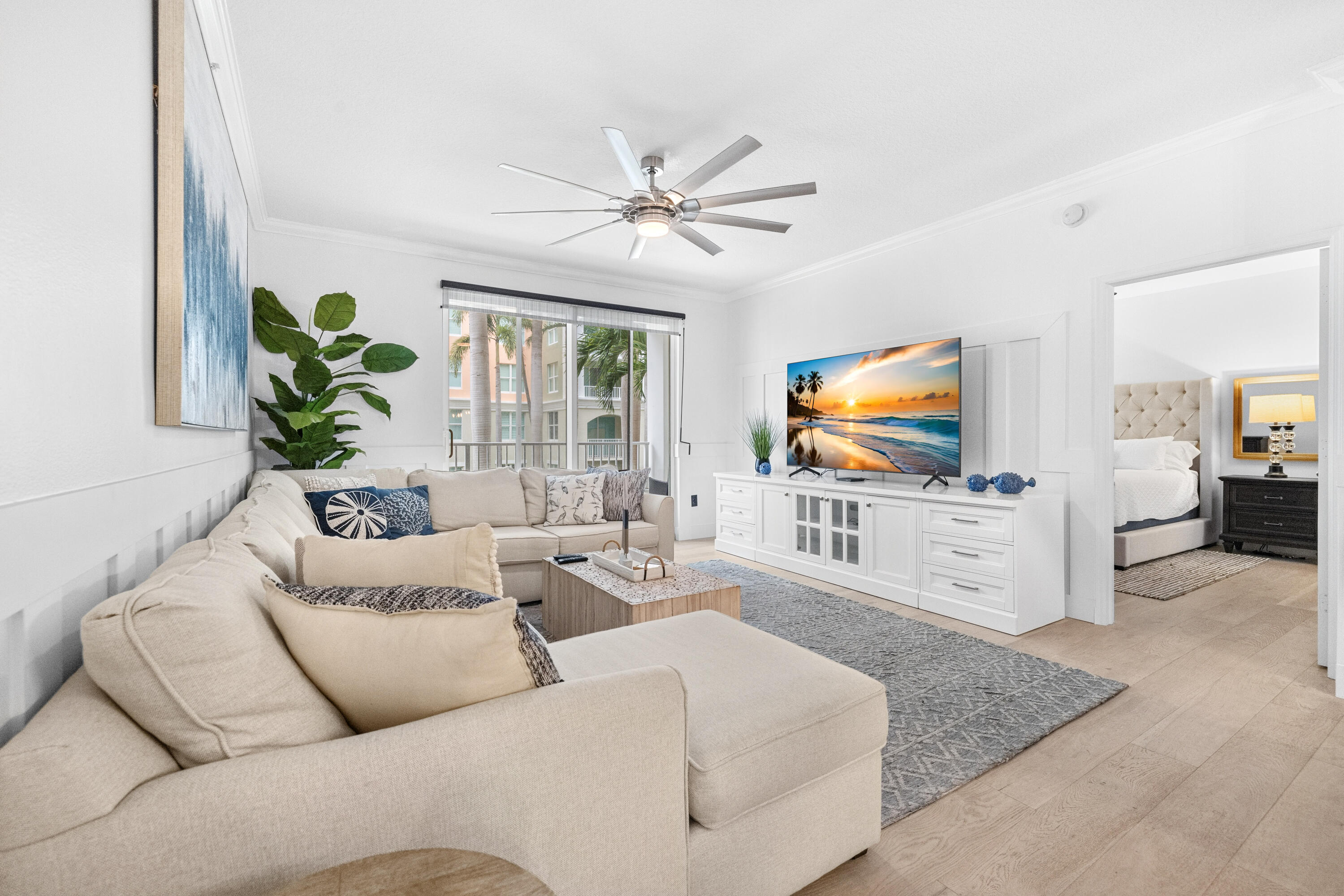 806 E Windward #213, Lantana FL 33462