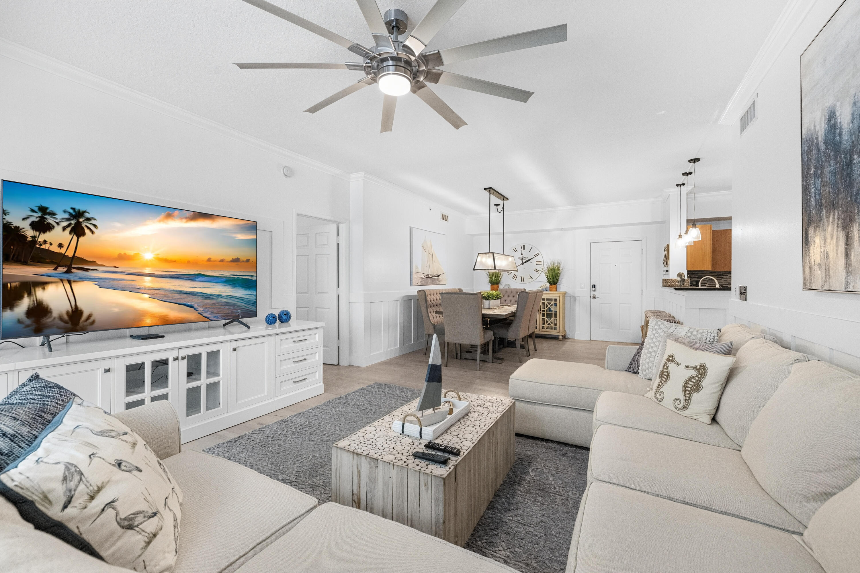 806 E Windward #213, Lantana FL 33462