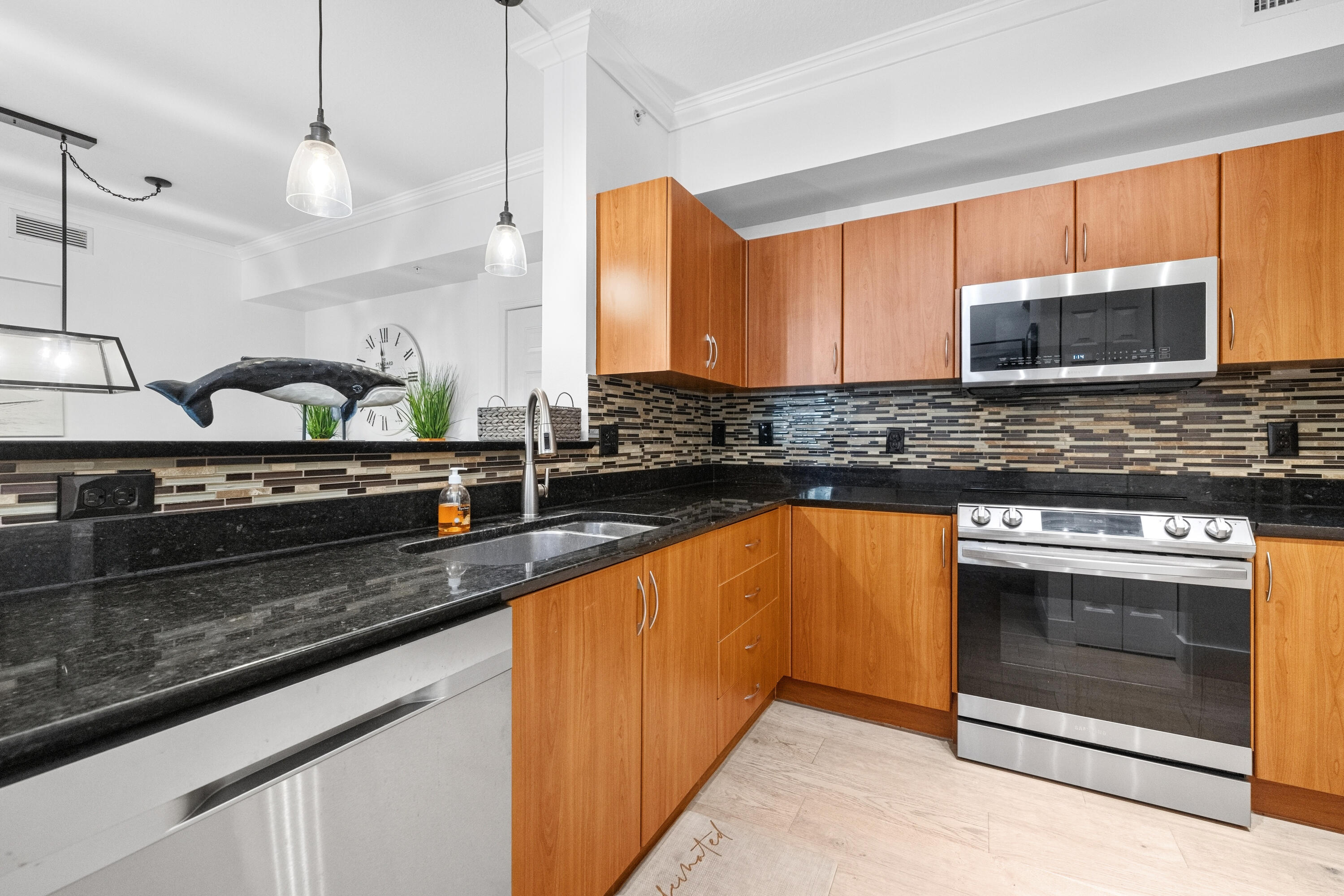 806 E Windward #213, Lantana FL 33462