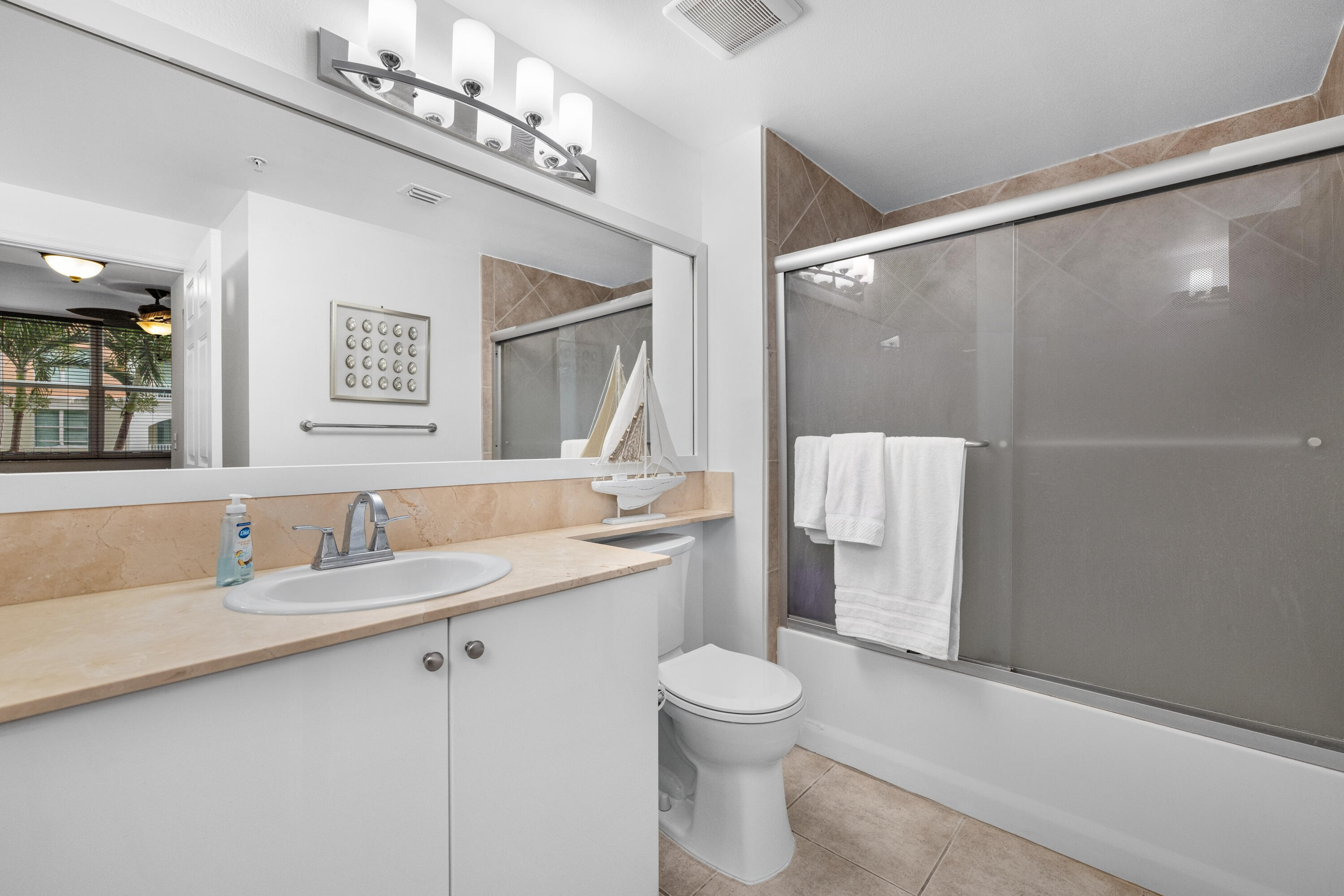 806 E Windward #213, Lantana FL 33462