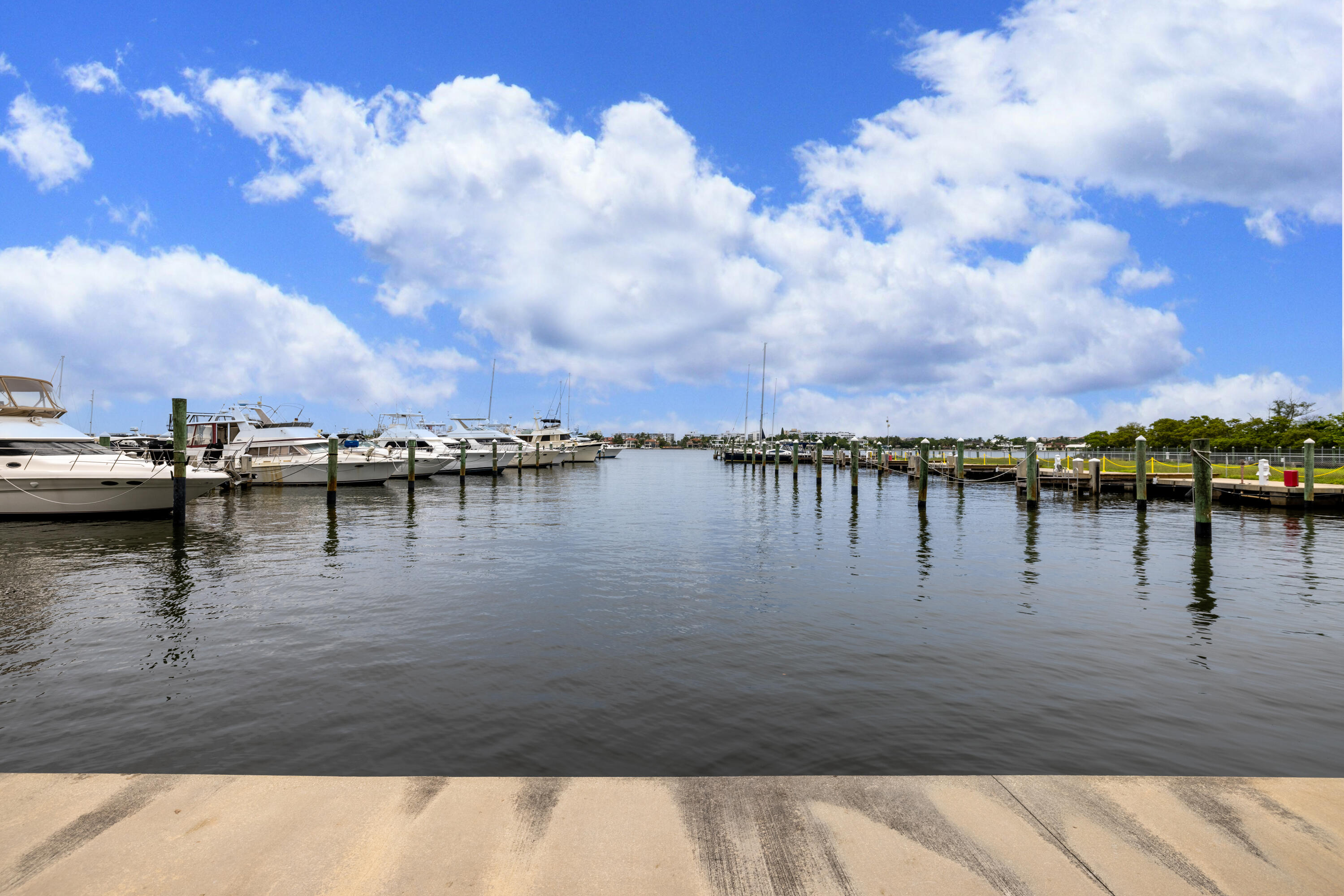 806 E Windward #213, Lantana FL 33462