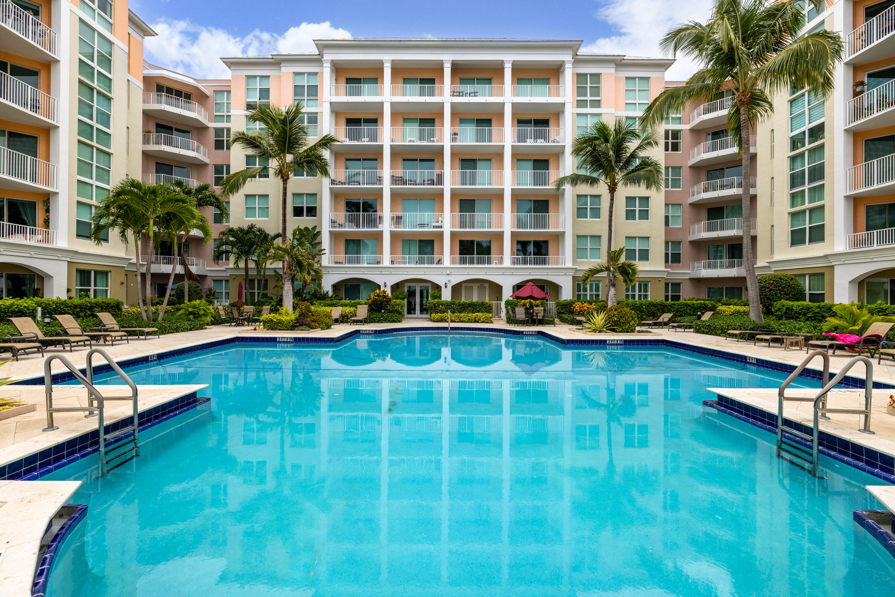 806 E Windward #213, Lantana FL 33462