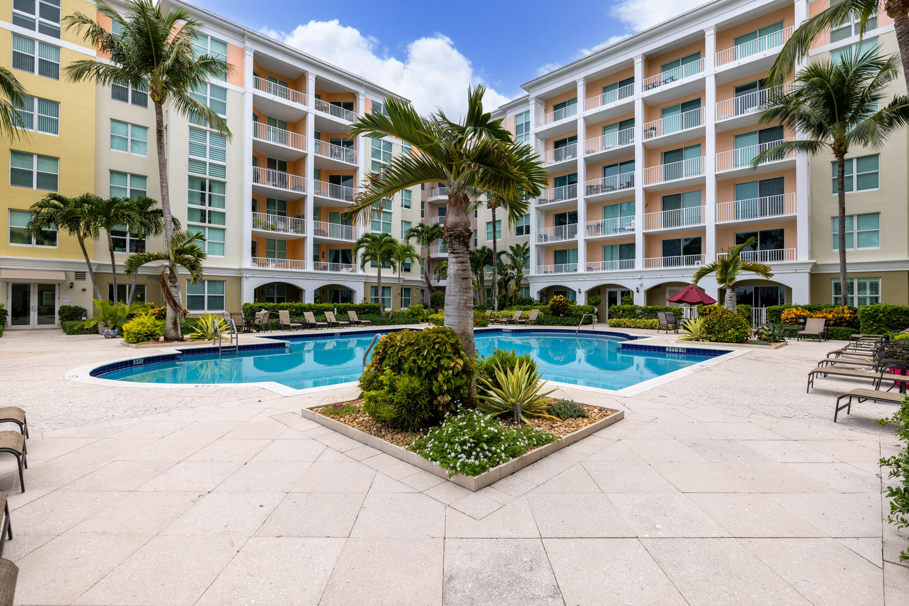 806 E Windward #213, Lantana FL 33462