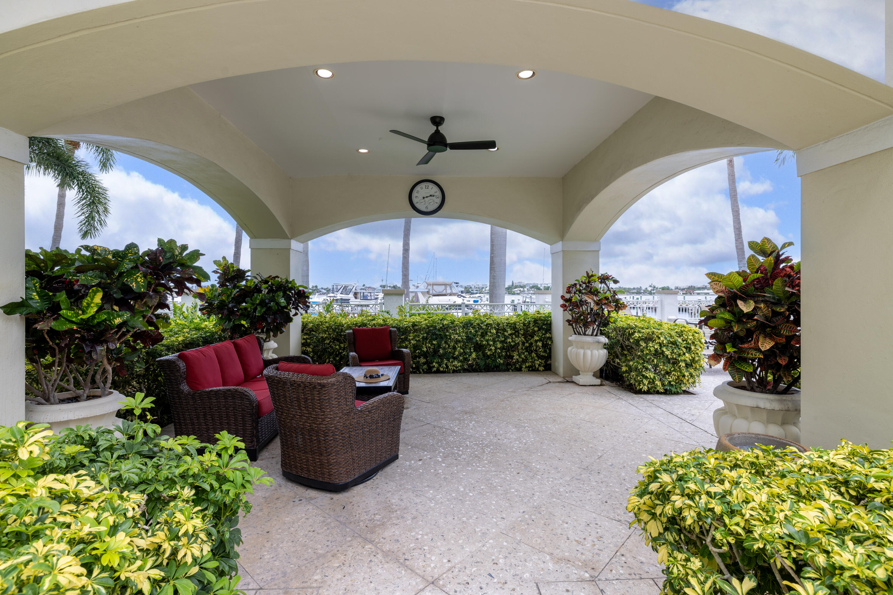 806 E Windward #213, Lantana FL 33462