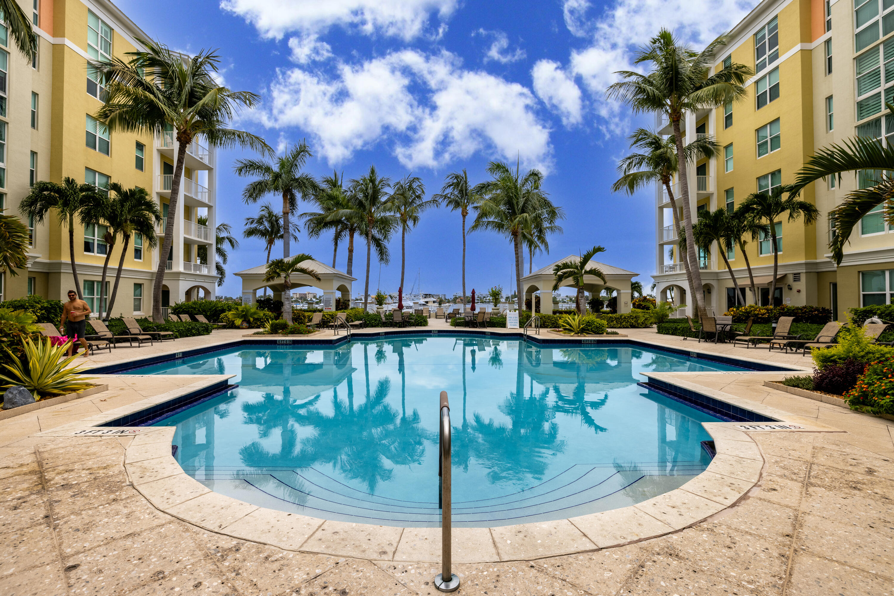 806 E Windward #213, Lantana FL 33462