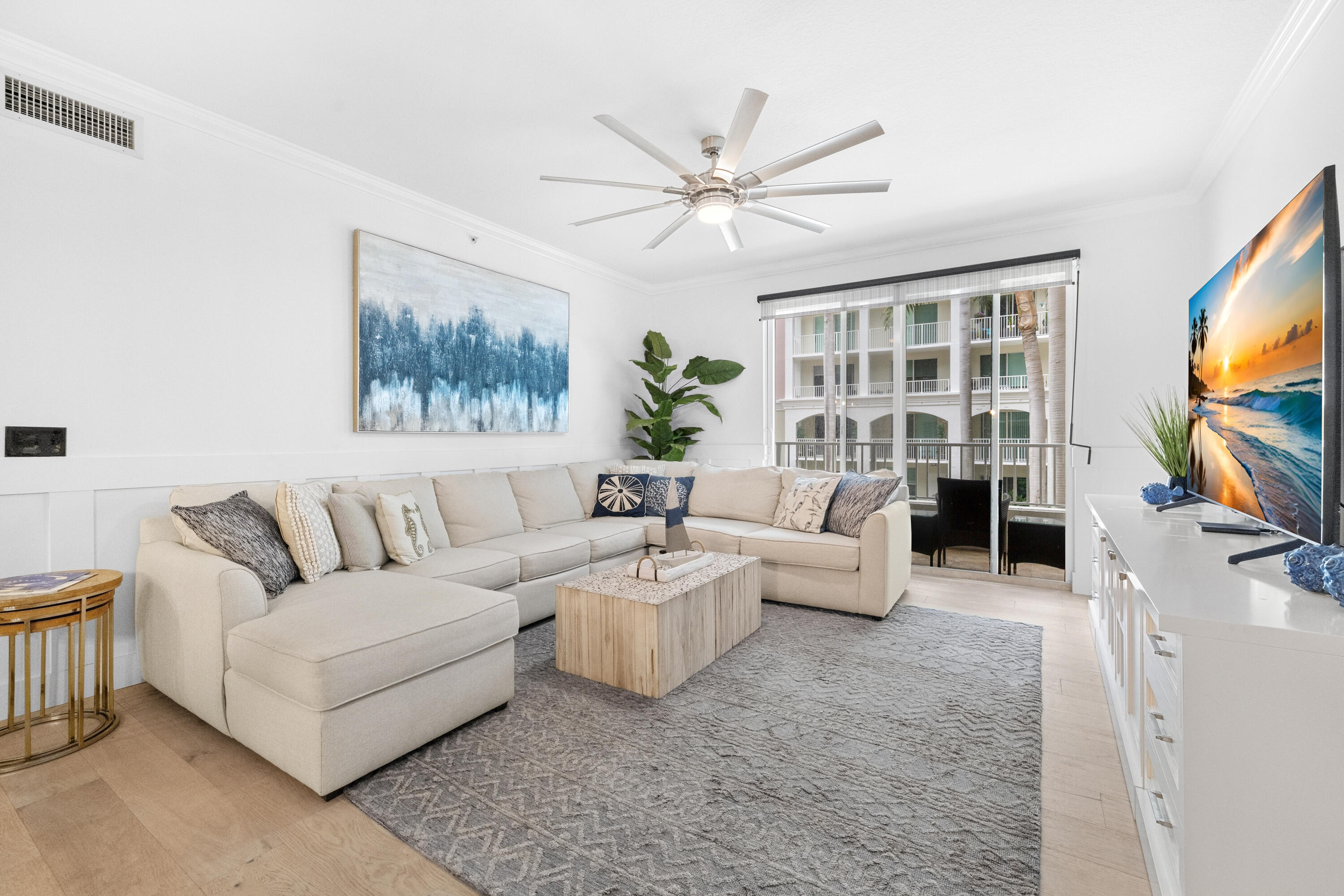 806 E Windward #213, Lantana FL 33462