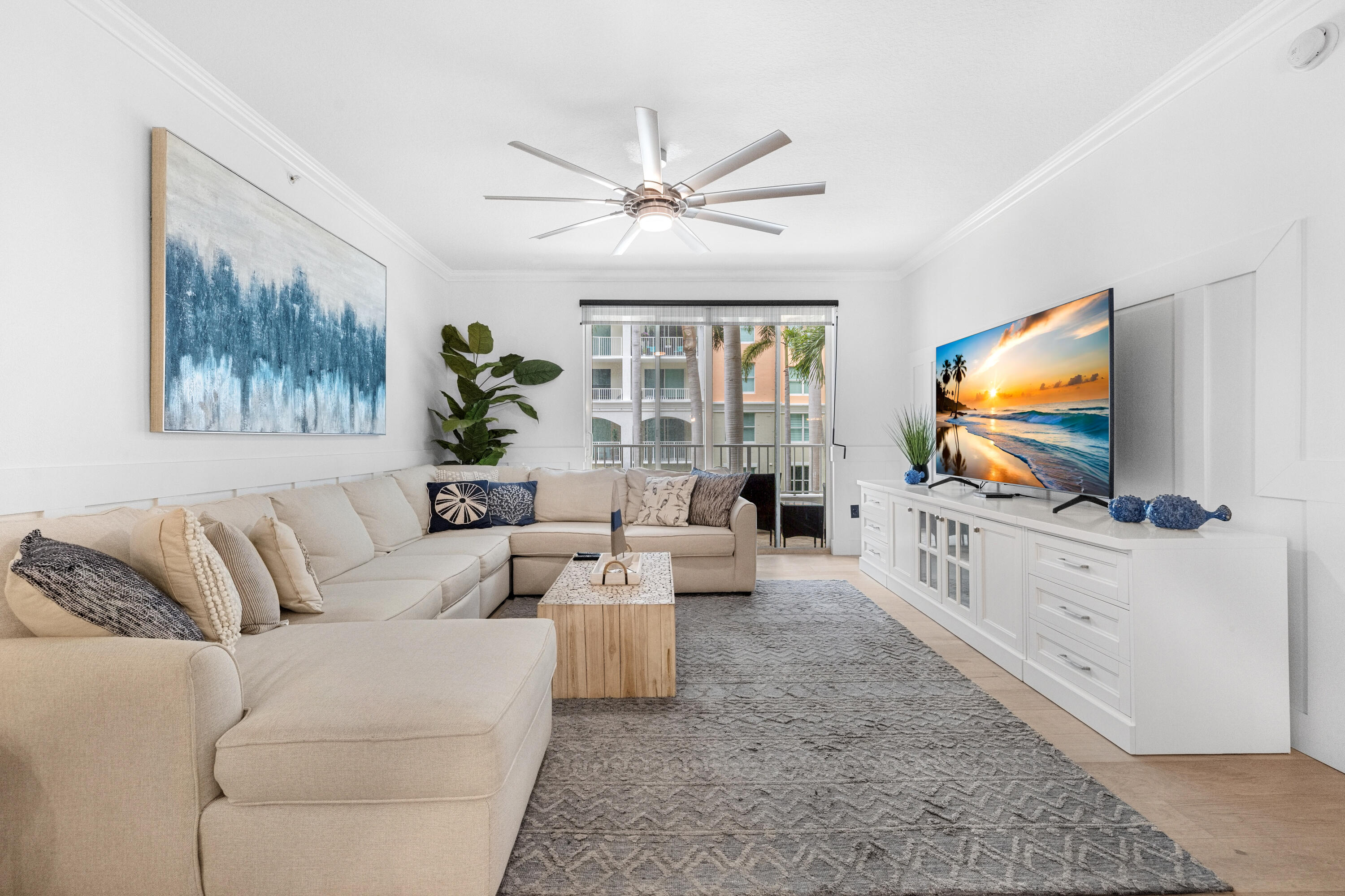 806 E Windward #213, Lantana FL 33462