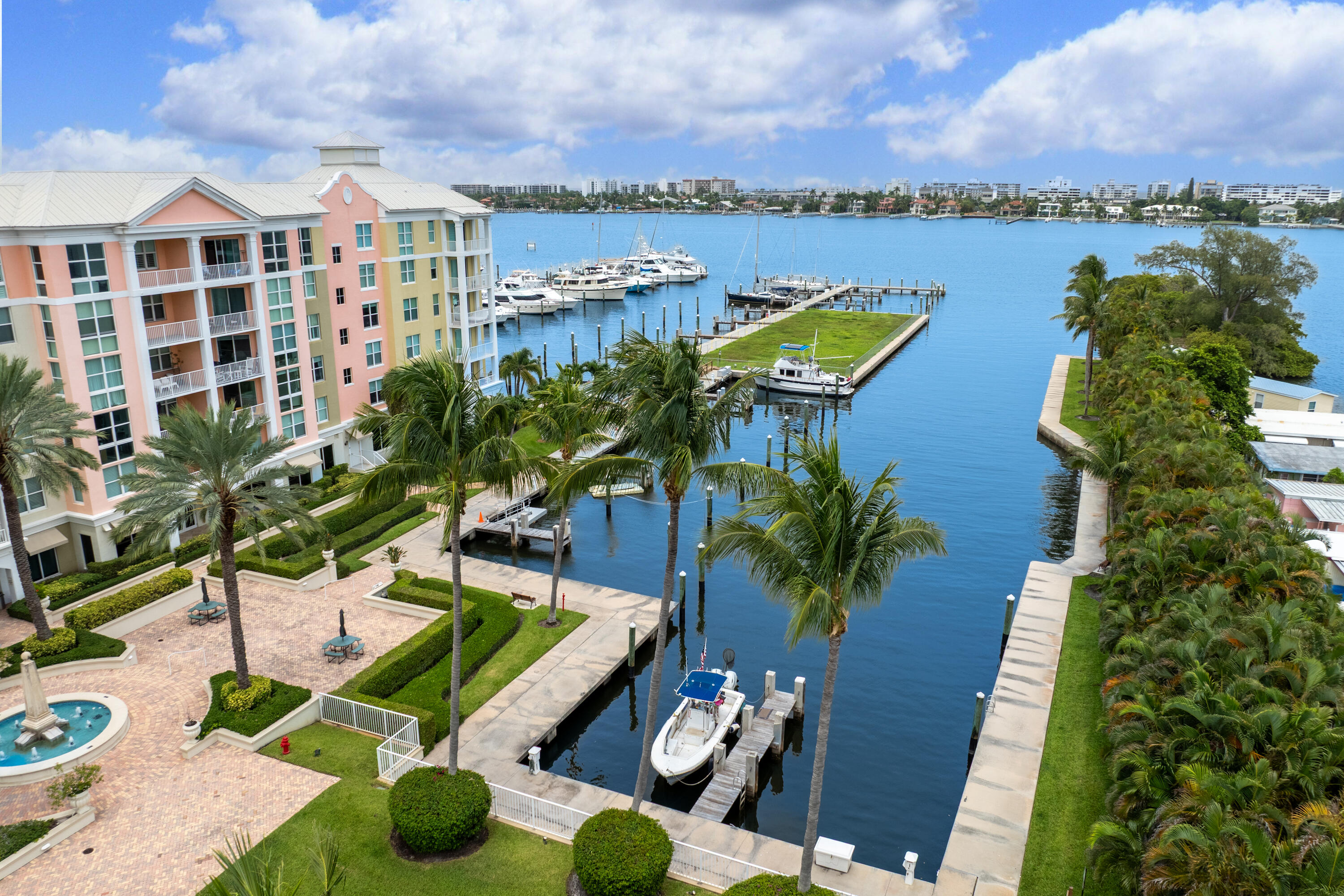 806 E Windward #213, Lantana FL 33462