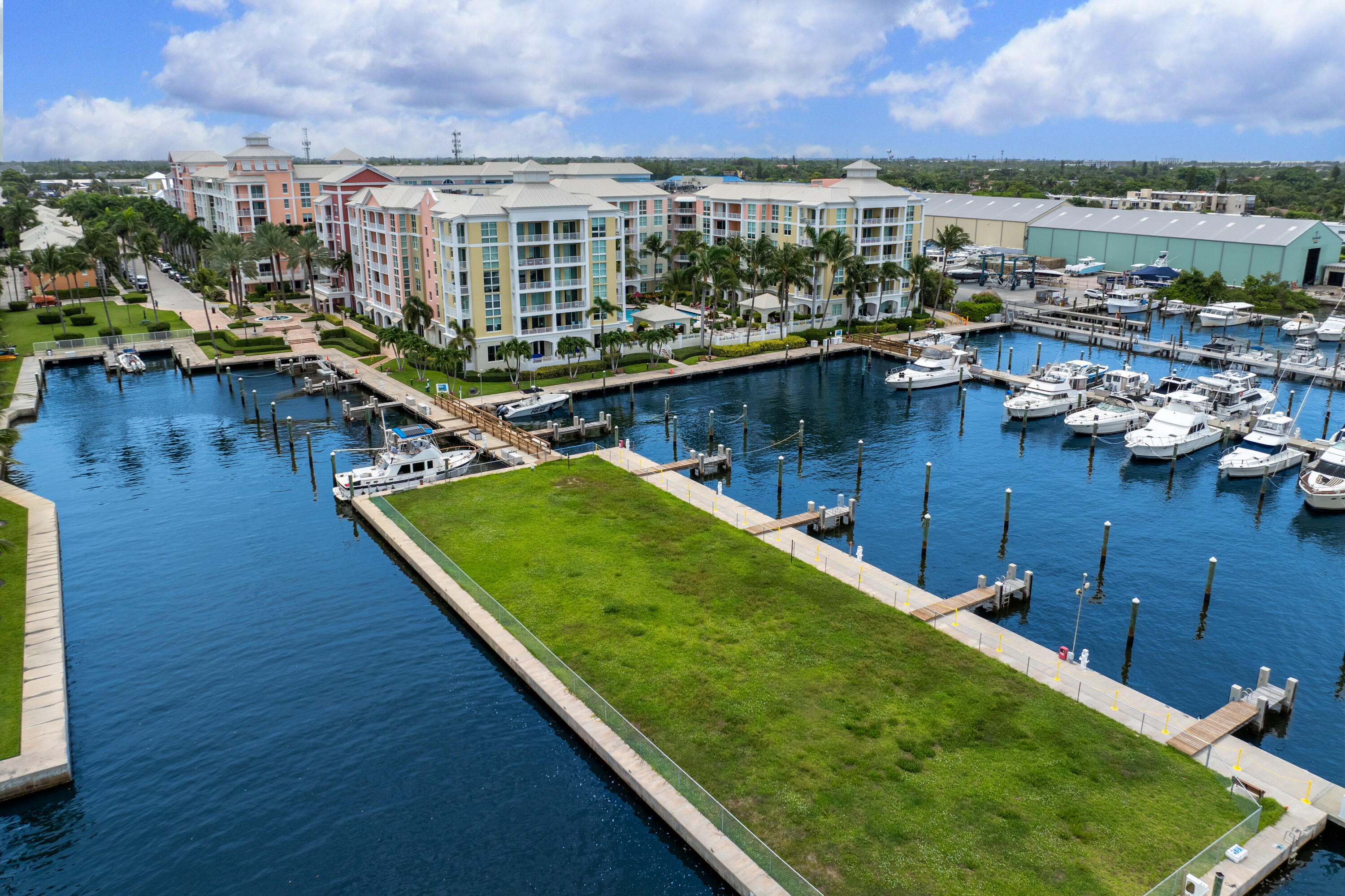 806 E Windward #213, Lantana FL 33462