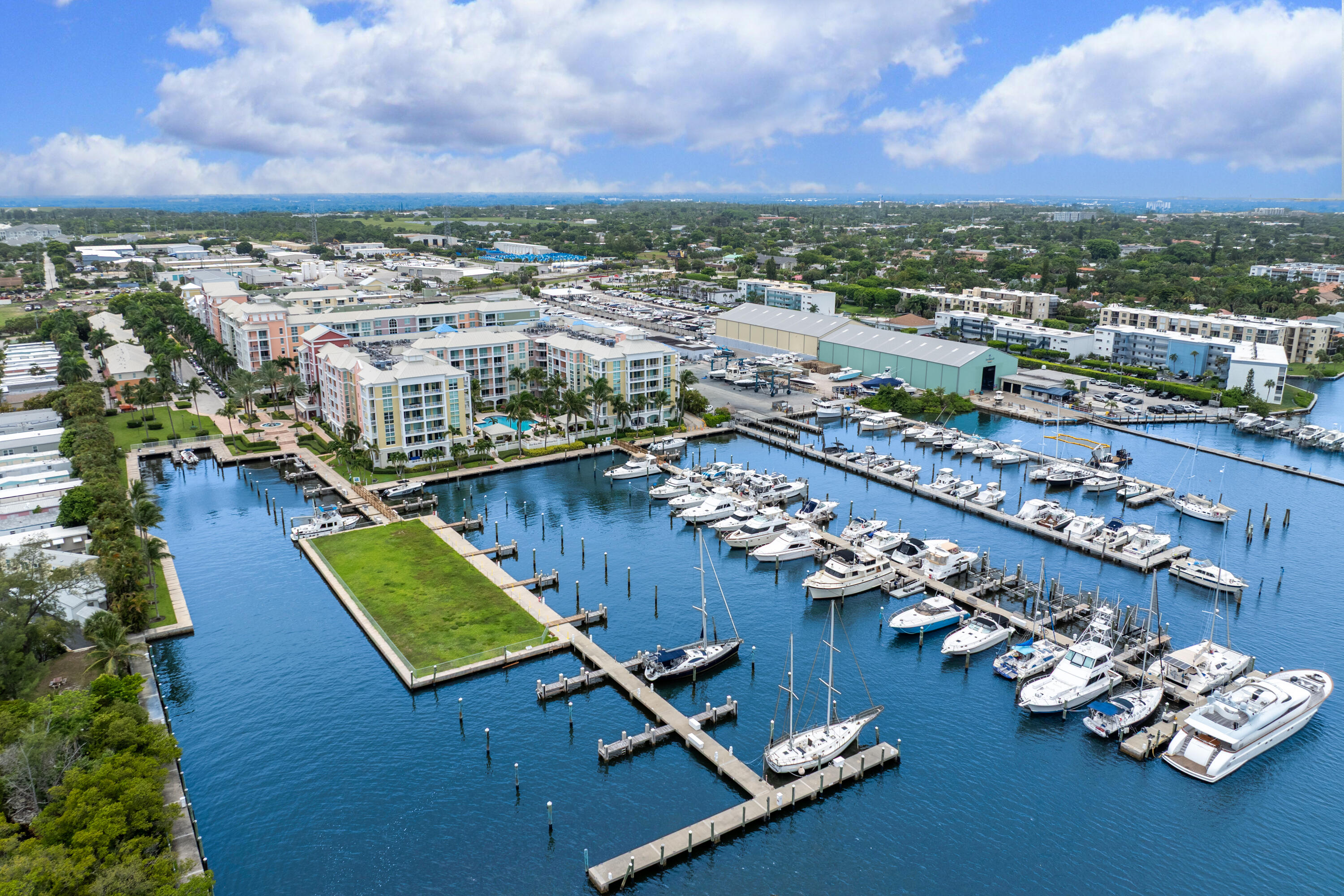 806 E Windward #213, Lantana FL 33462